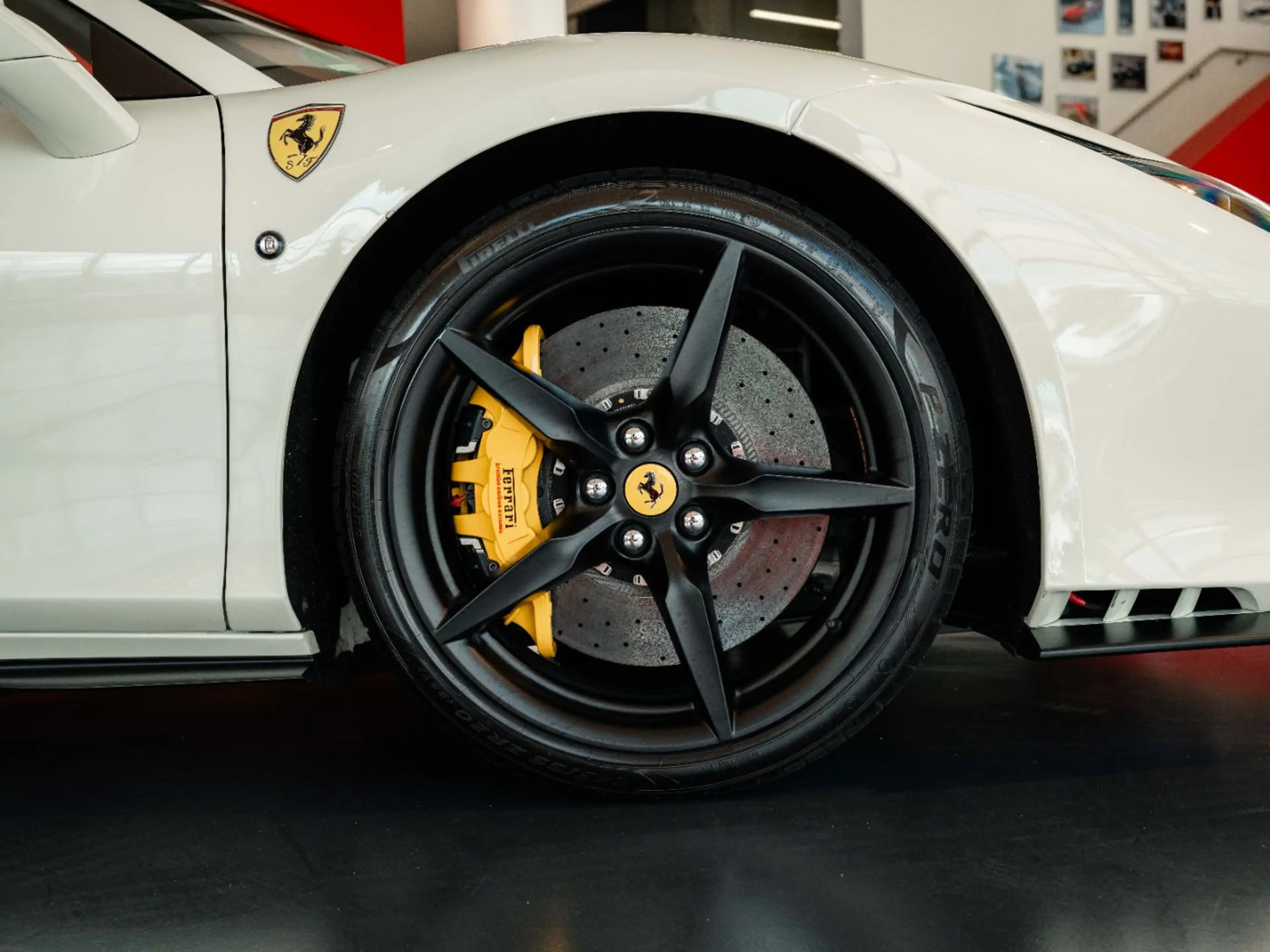 Ferrari F8 Spider Lift*JBL*Tricolore*Racing-Seats — photo 12