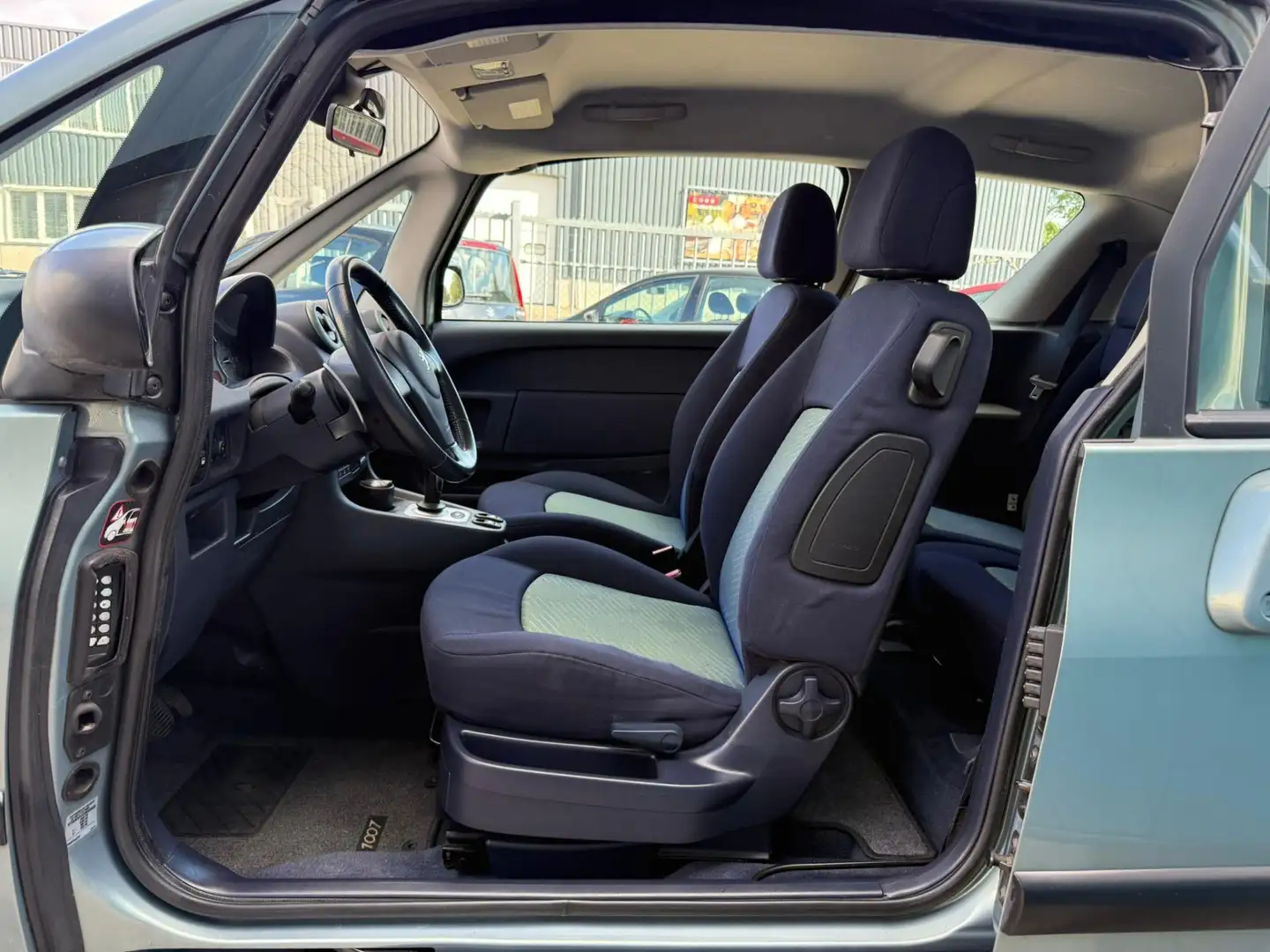 Peugeot 1007 1.6-16V Gentry Automaat Clima Pdc Trekhaak NL Auto Grijs - 2