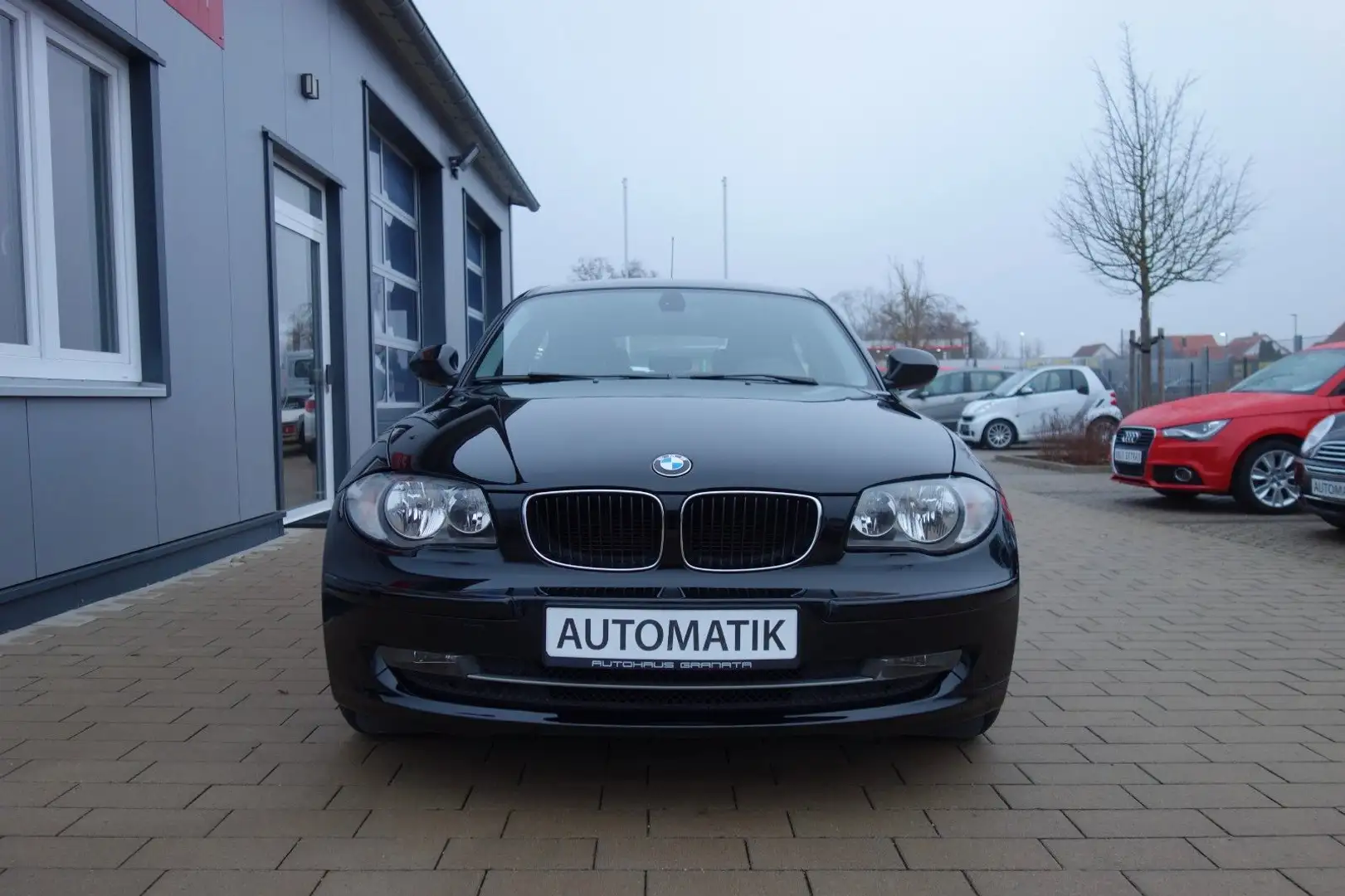 BMW 116 i  2,0 Advantage Klima/Servo/Shz/Pdc Schwarz - 2