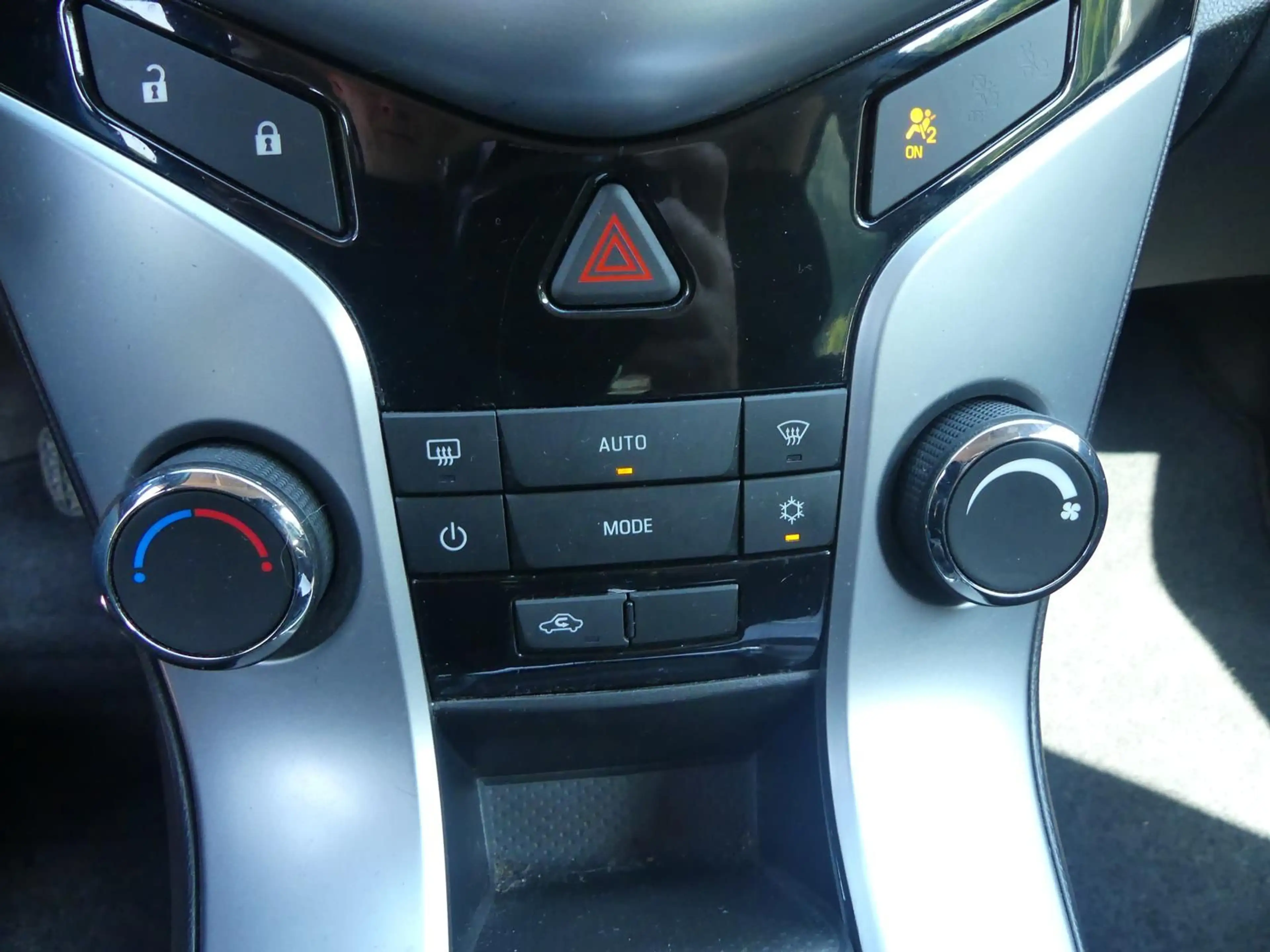 Chevrolet Cruze 1.6*LT*Klimaauto*PDC — photo 15