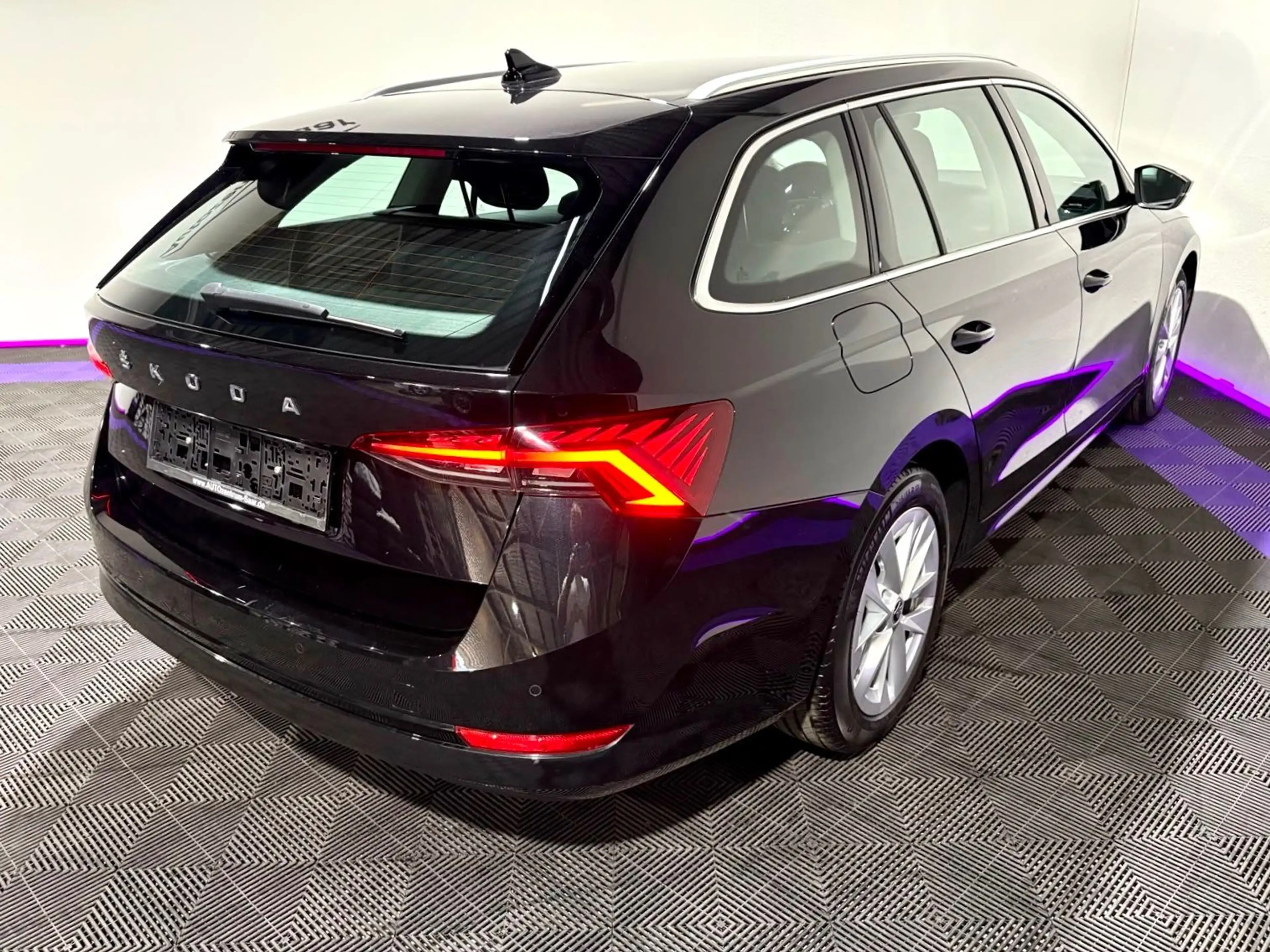 Skoda Octavia Combi DSG LED Navi AHK — photo 9