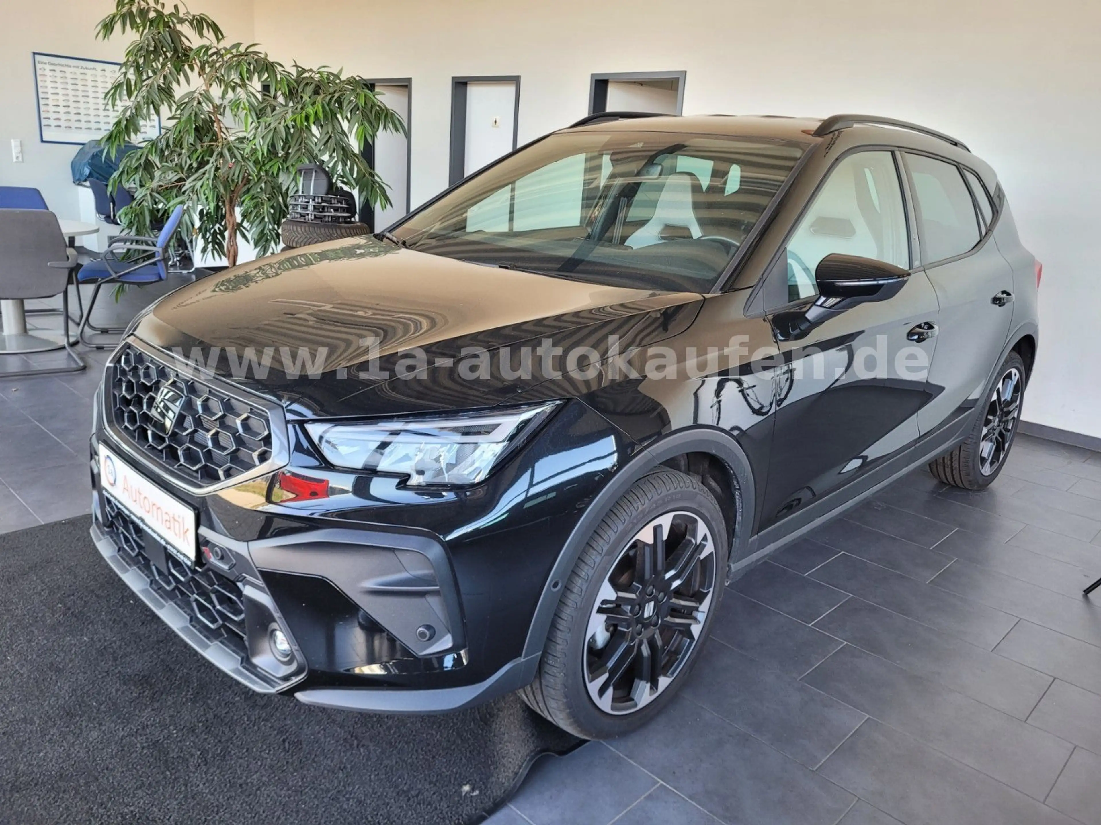 SEAT Arona 1,5TSI DSG FR Black Edition m. Navi/LED — photo 2