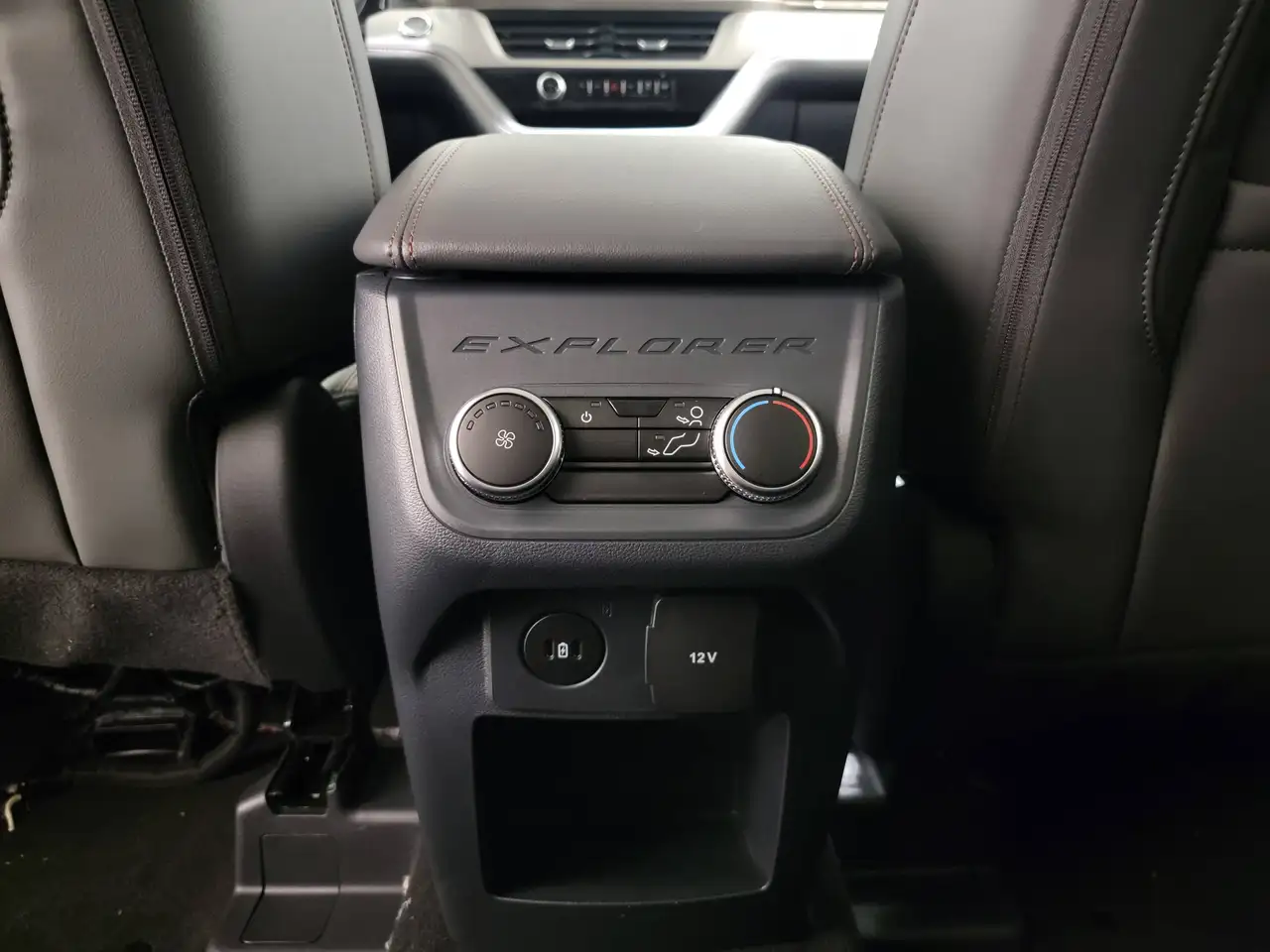 Ford Explorer снимка Ford Explorer