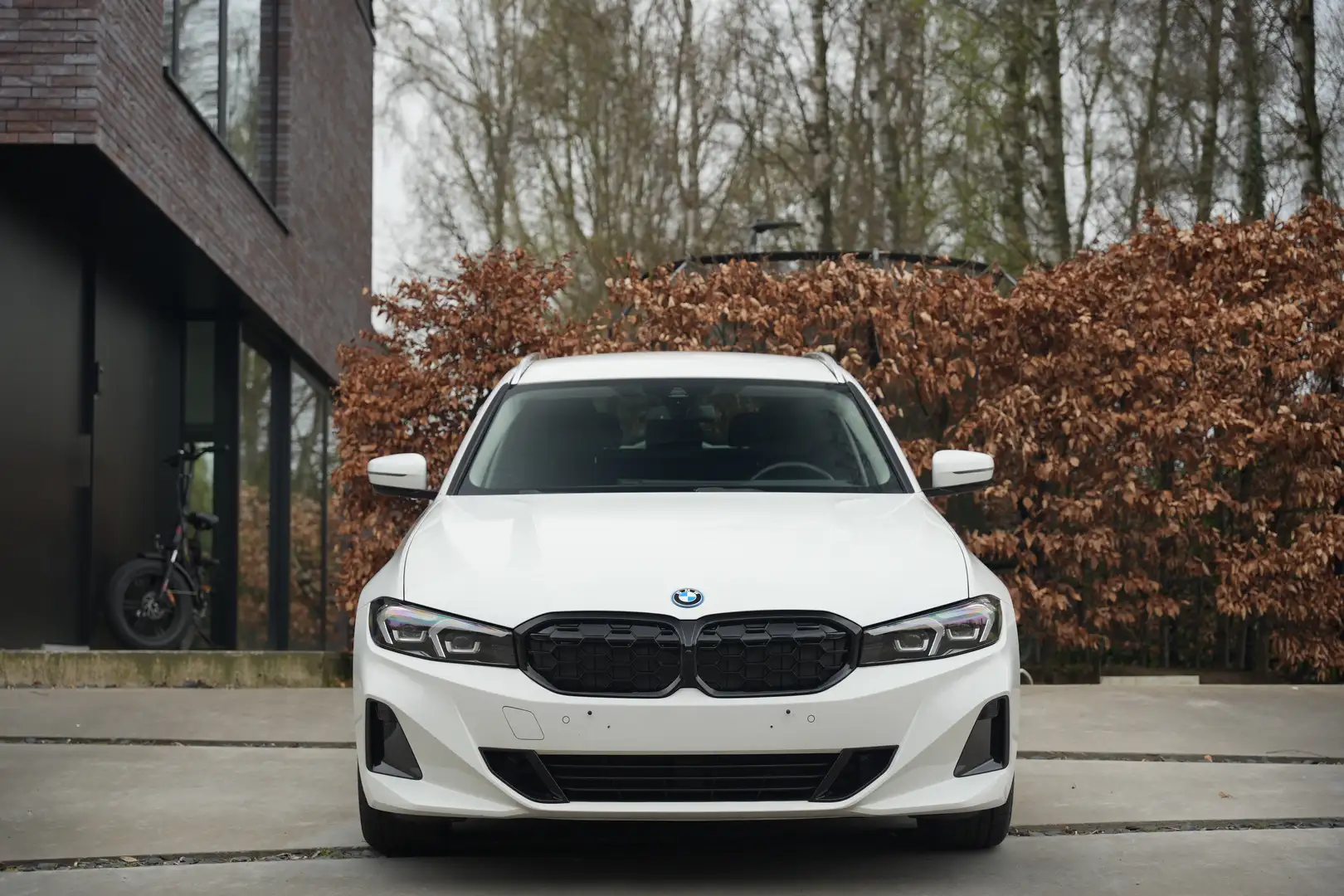 BMW 320 eA Touring LCI LED Cam/Zetelvw/CarPlay/Trekhaak Weiß - 2