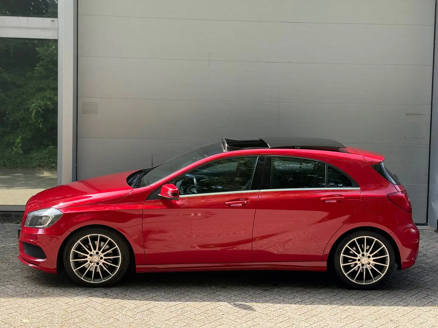 Mercedes-Benz A 220 CDI Prestige AMG l Pano l Harman Kardon l Climate Rouge - 2
