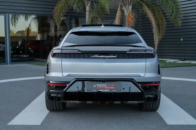 Lamborghini Urus view 5