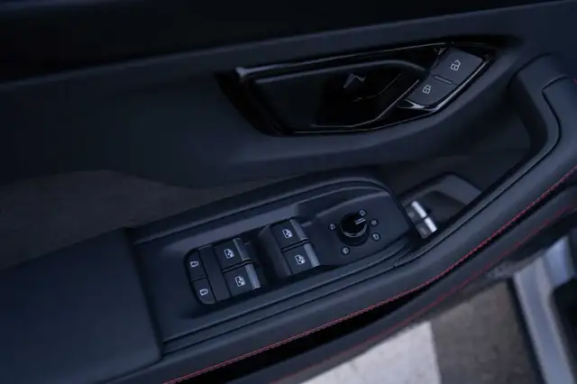 Lamborghini Urus view 10