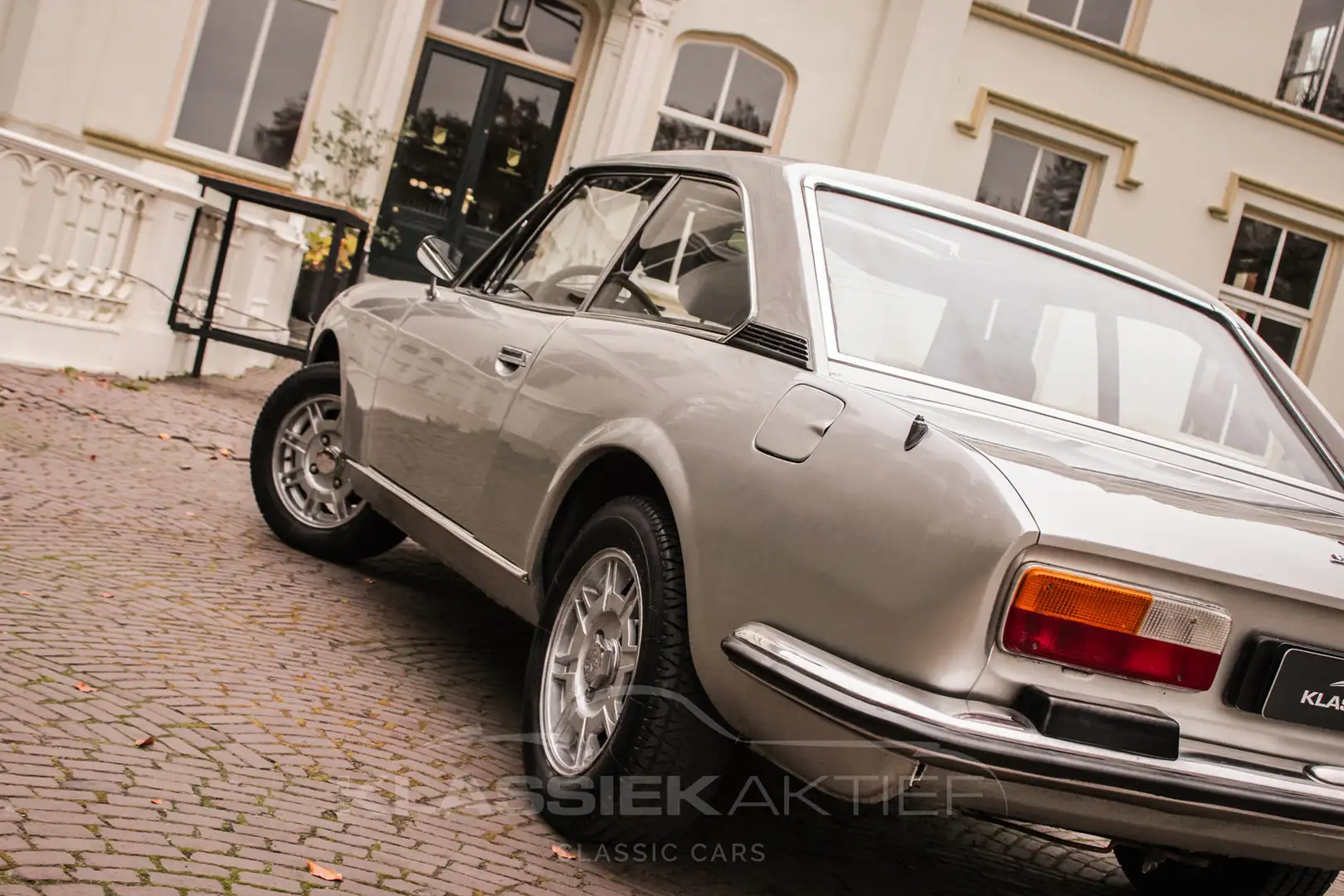 Peugeot 504 Coupé 2.7 V6 Automaat Gris - 2