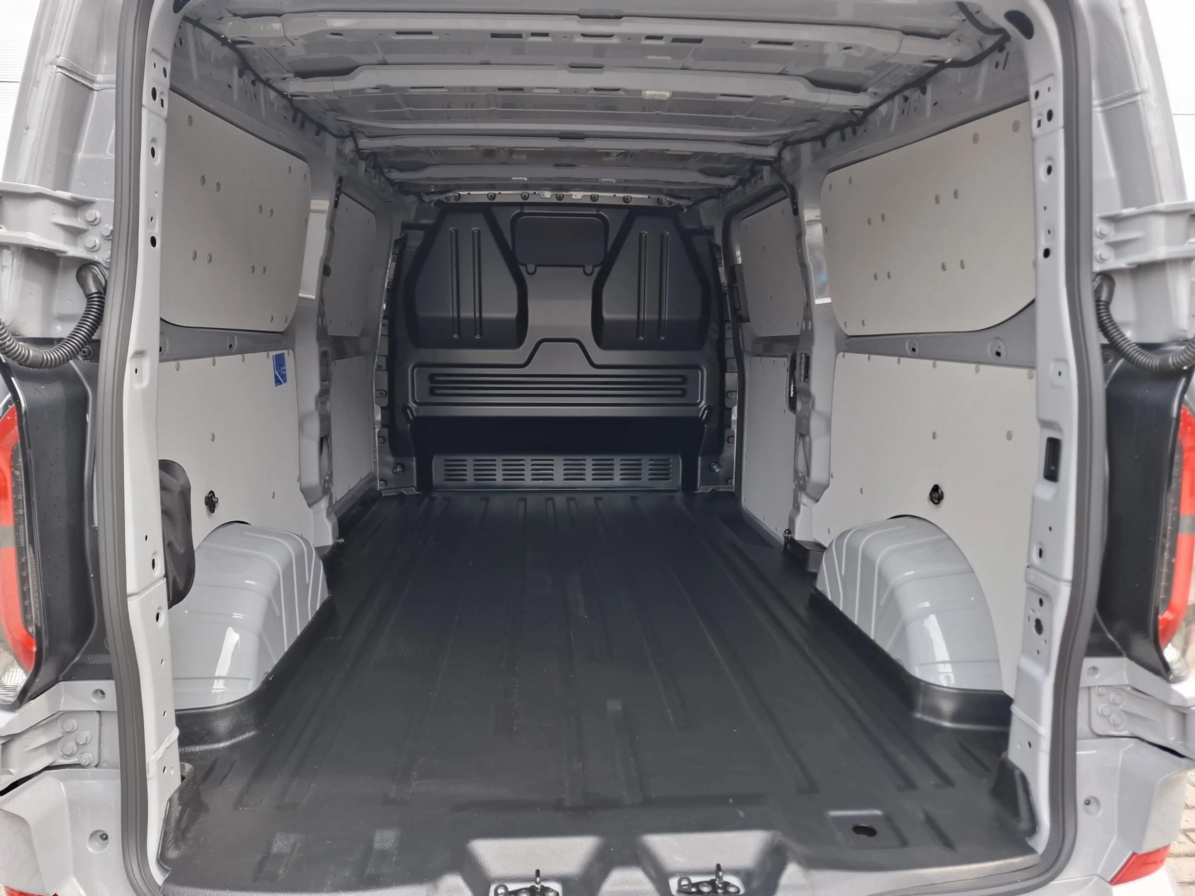 Ford E-Transit Cust. 340 L2H1 Sport 71 kWh | 370KM WLTP | 2.300 K — photo 15