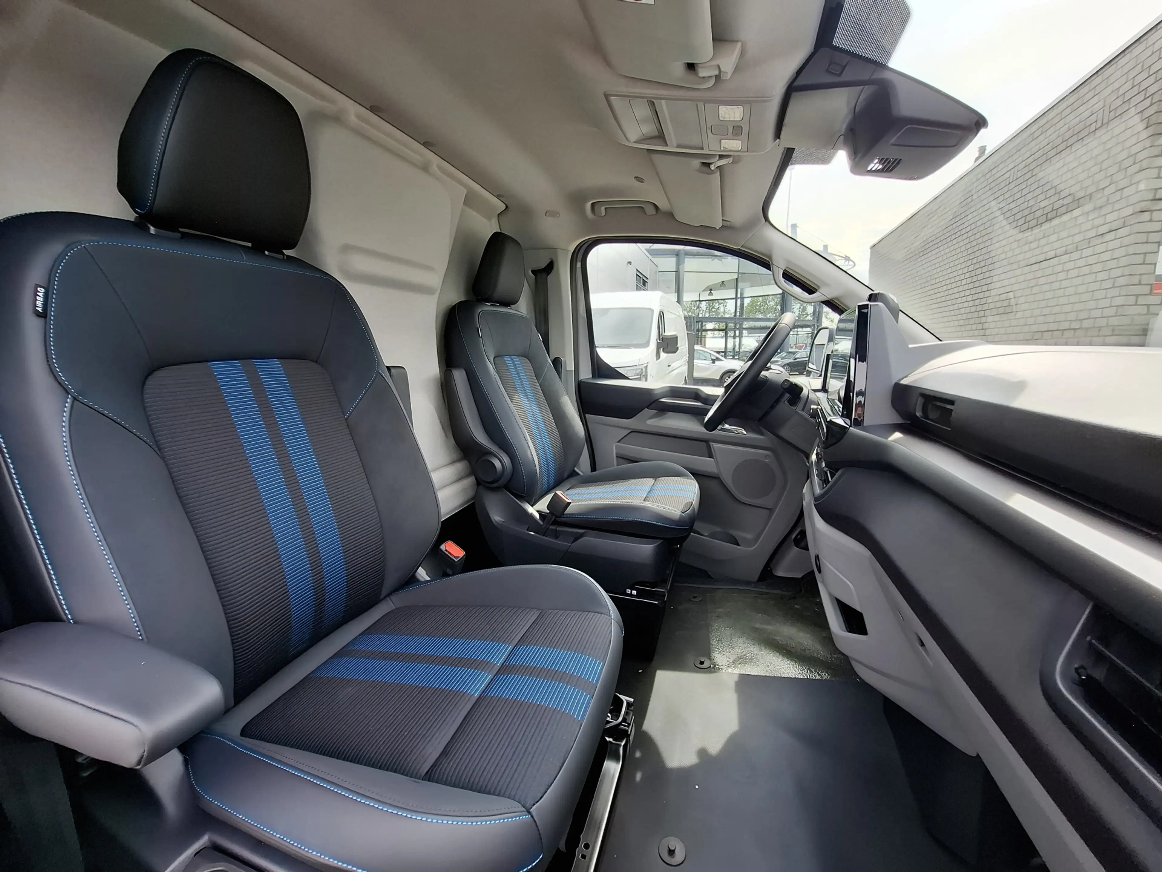 Ford E-Transit Cust. 340 L2H1 Sport 71 kWh | 370KM WLTP | 2.300 K — photo 25