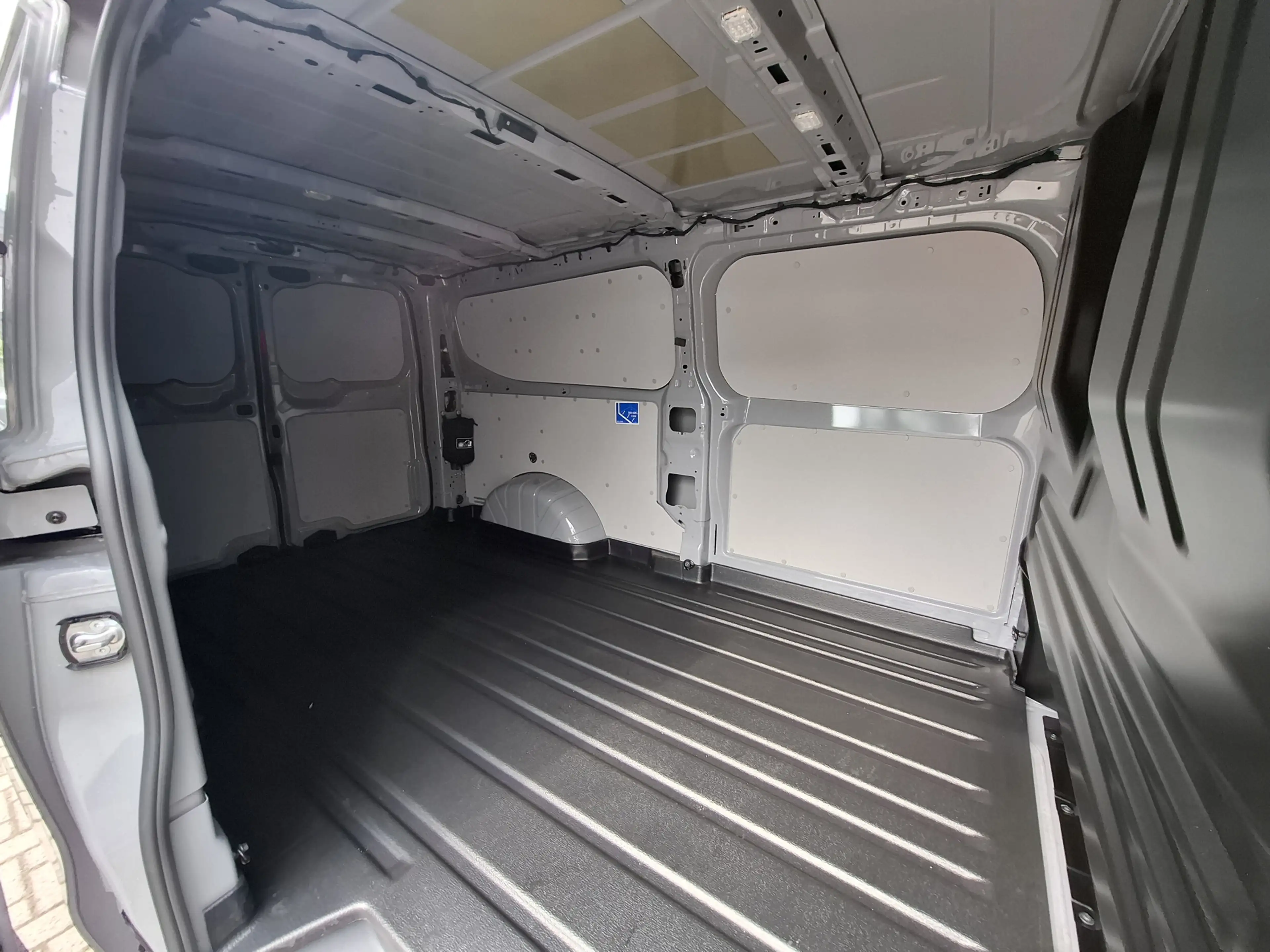 Ford E-Transit Cust. 340 L2H1 Sport 71 kWh | 370KM WLTP | 2.300 K — photo 14