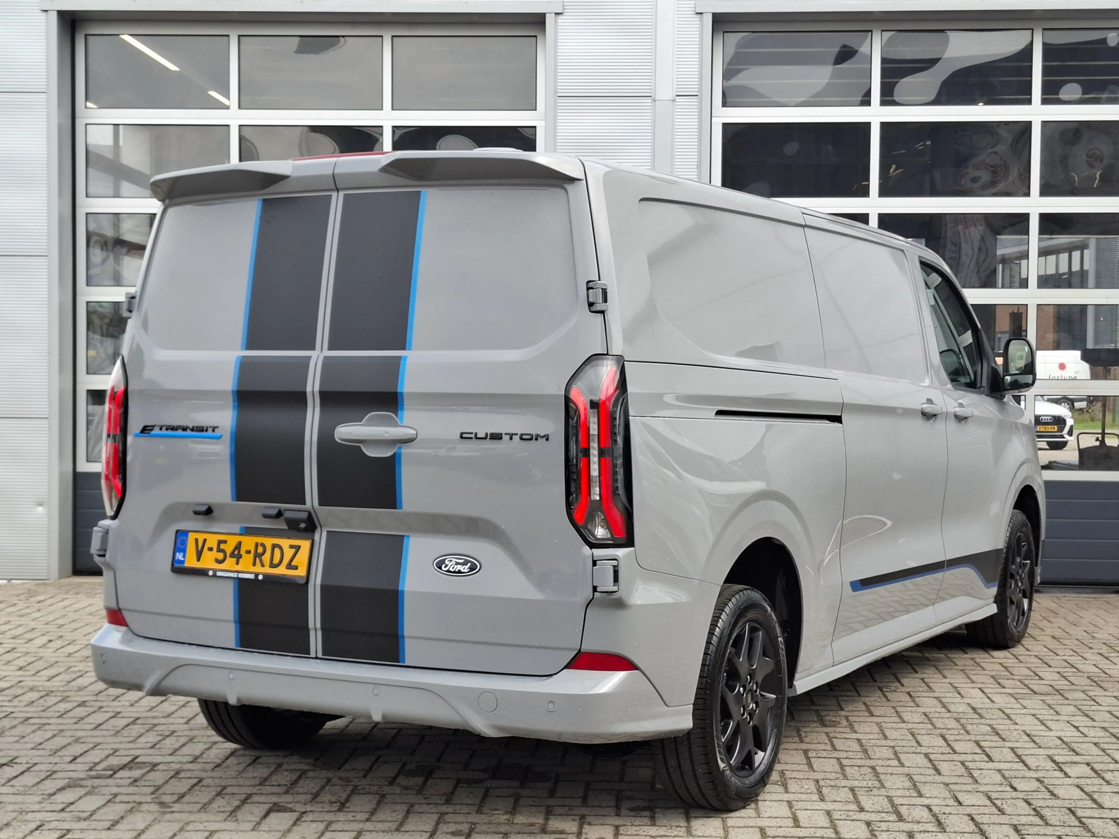 Ford E-Transit Cust. 340 L2H1 Sport 71 kWh | 370KM WLTP | 2.300 K — photo 2