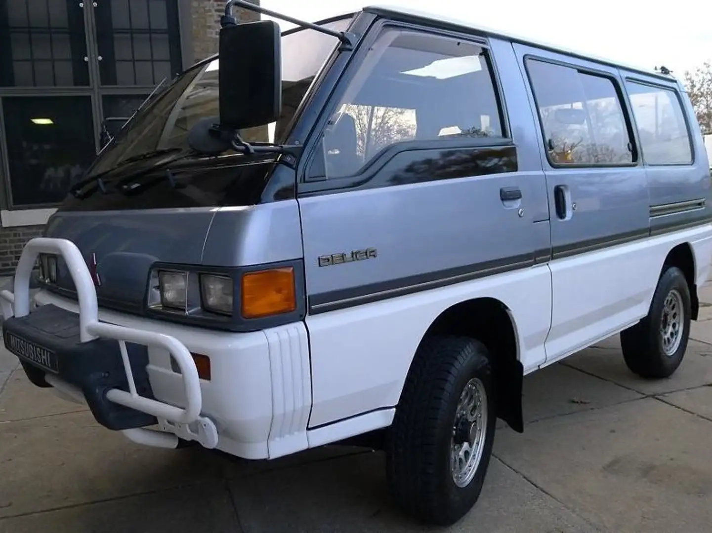 Mitsubishi Delica - 1
