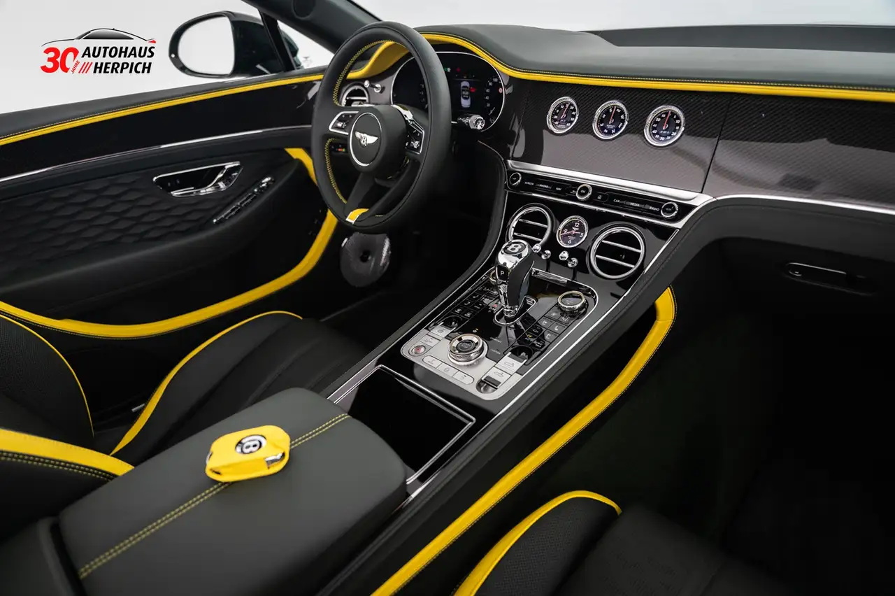 Bentley Continental GTC 2025 — фото 15