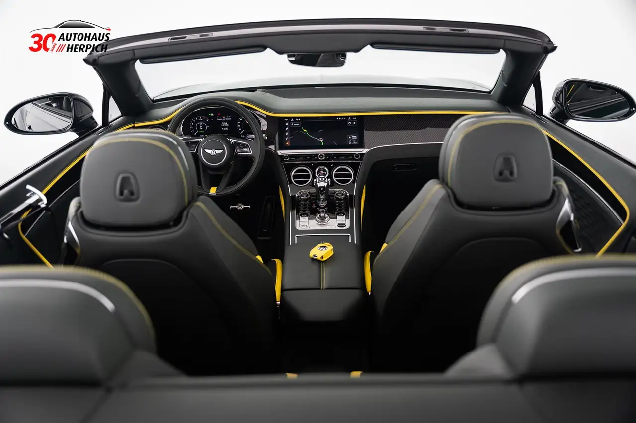 Bentley Continental GTC 2025 — фото 12