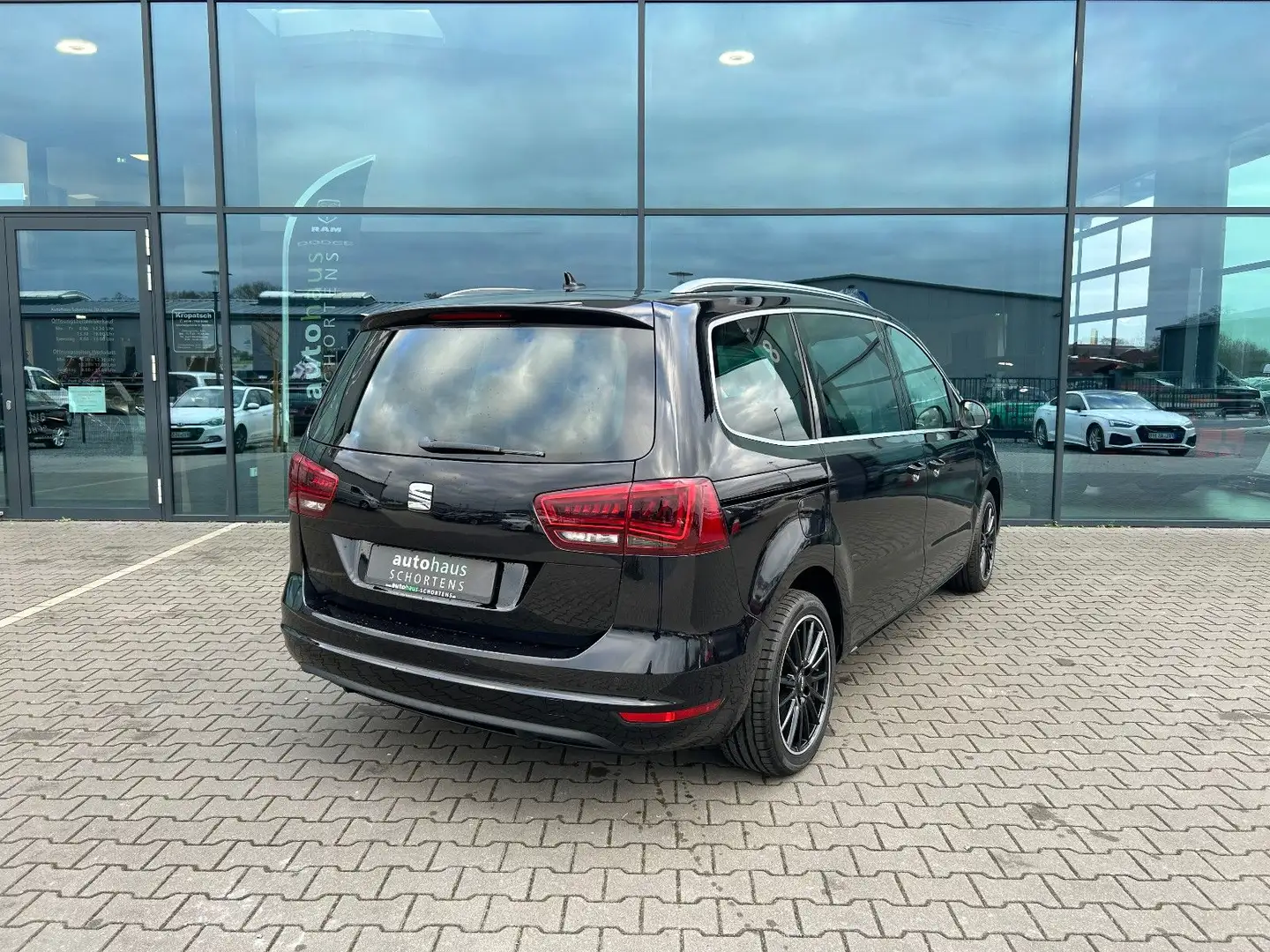 SEAT Alhambra 2.0 TDI FR-Line 7-Si Kamera Xenon Černá - 2