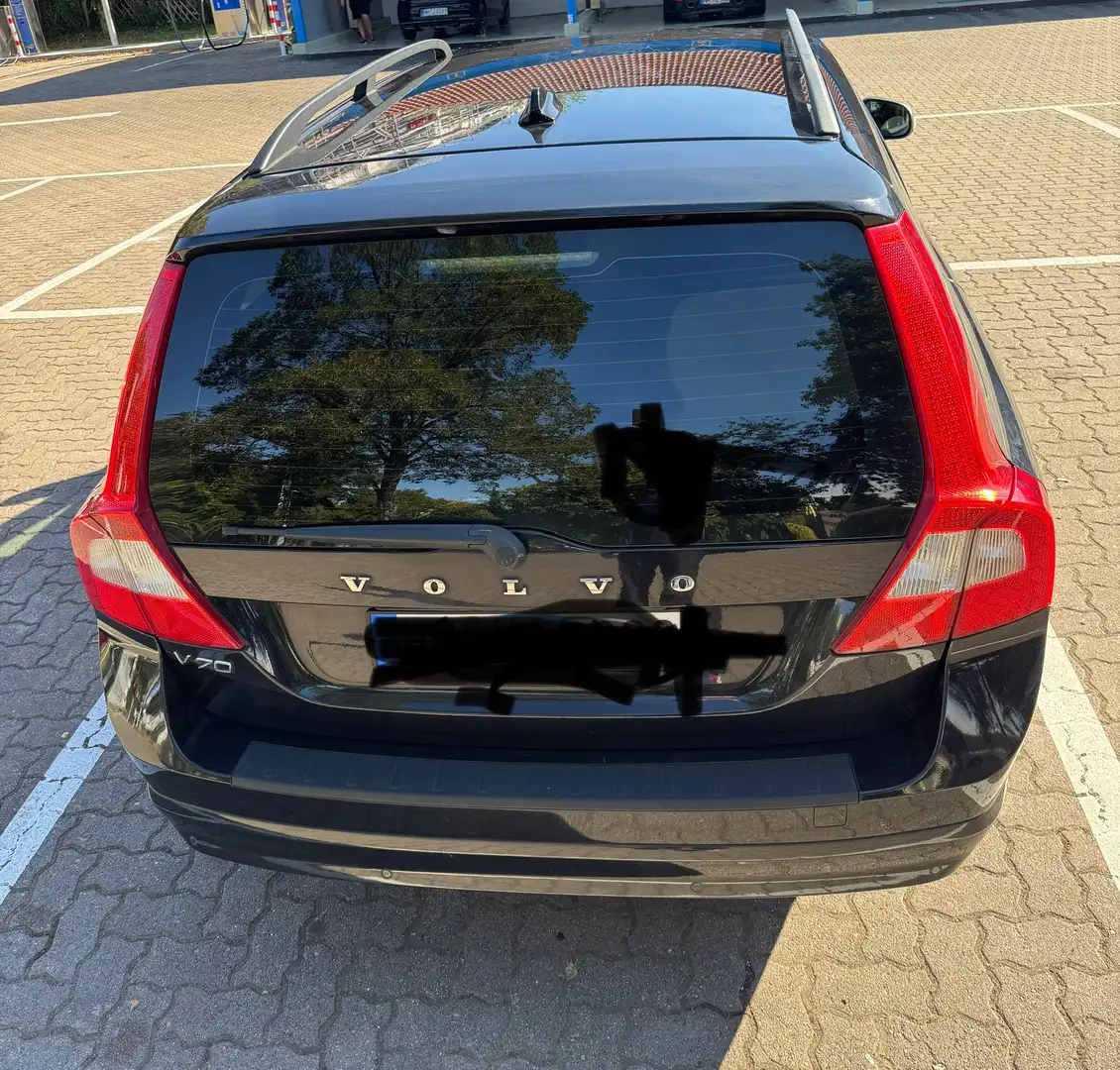 Volvo V70 Momentum Schwarz - 2