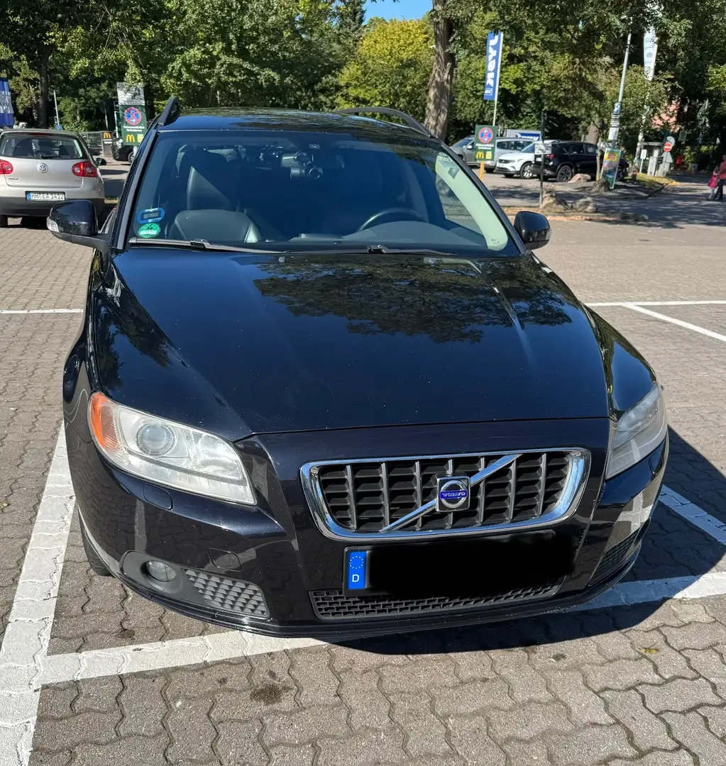 Volvo V70 Momentum Schwarz - 1