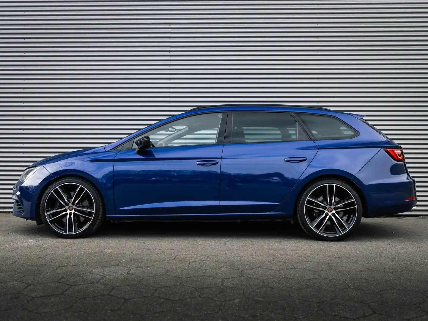 SEAT Leon ST 2.0 TSI CUPRA 300 4DRIVE PANO VIRTUAL BEATS DCC Bleu - 2