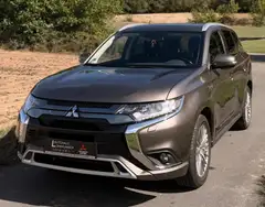 Mitsubishi Outlander Plug In Hybrid 2.4 4WD *AHK*