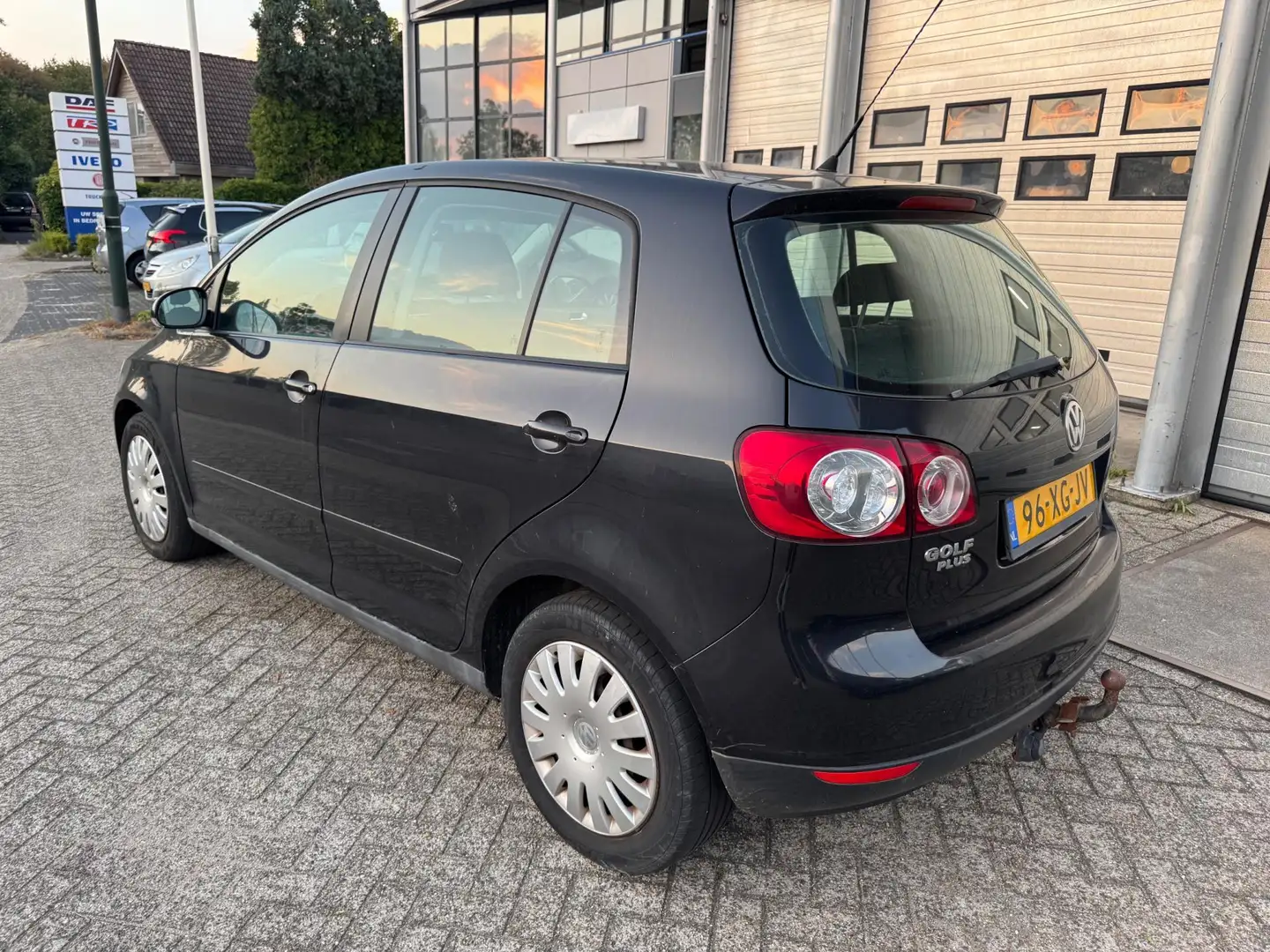 Volkswagen Golf Plus 1.6 Optive 3 Airco EXPORT Zwart - 2