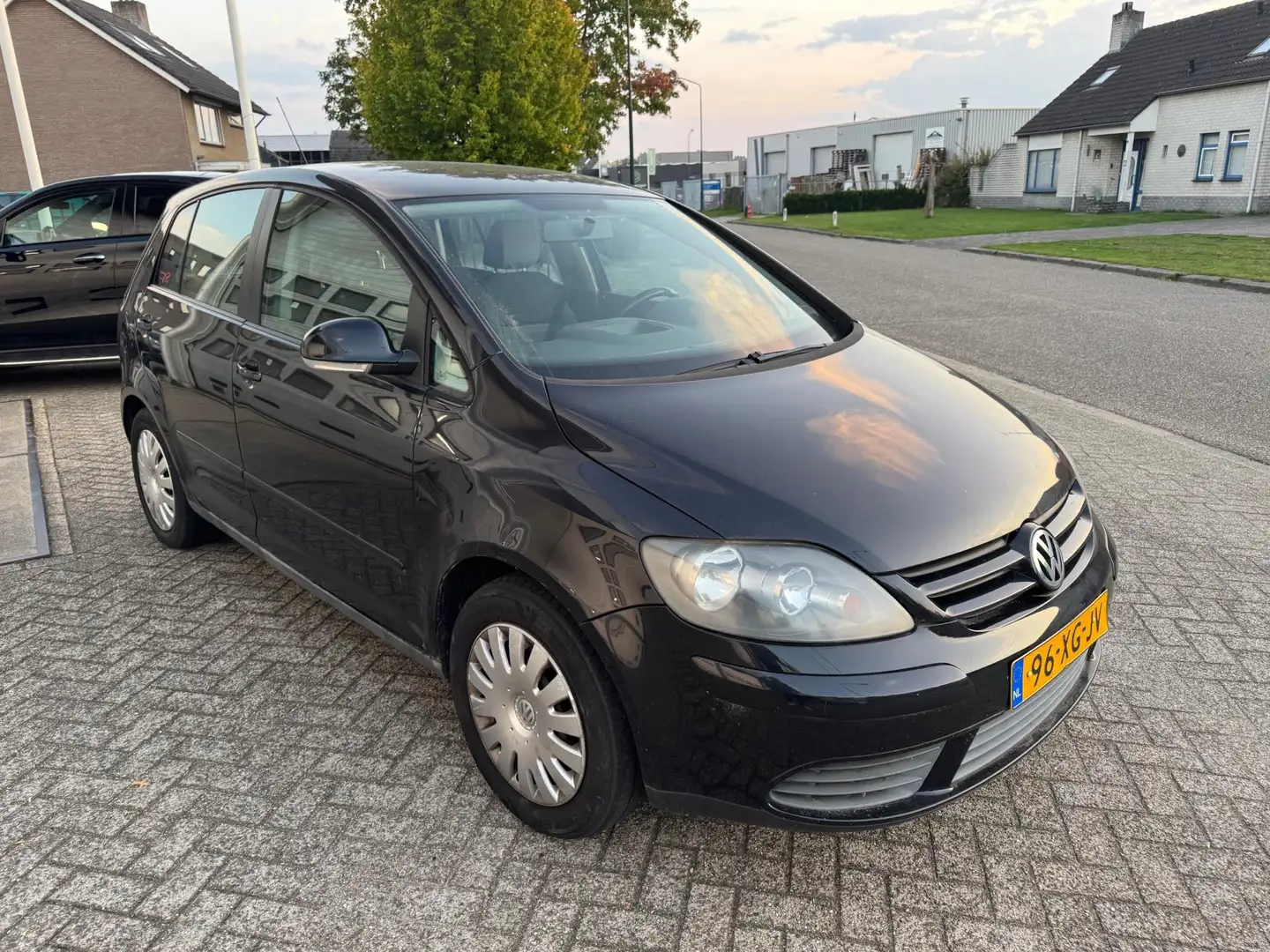 Volkswagen Golf Plus 1.6 Optive 3 Airco EXPORT Zwart - 1