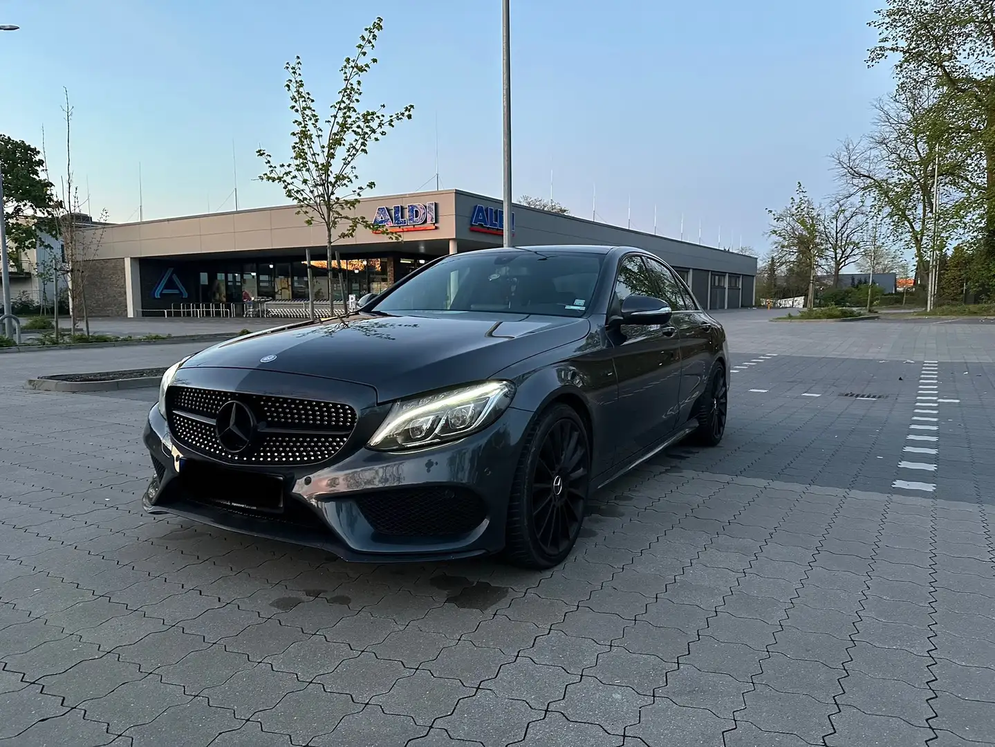 Mercedes-Benz C 400 C 400 4Matic 7G-TRONICAMG Line Сірий - 1