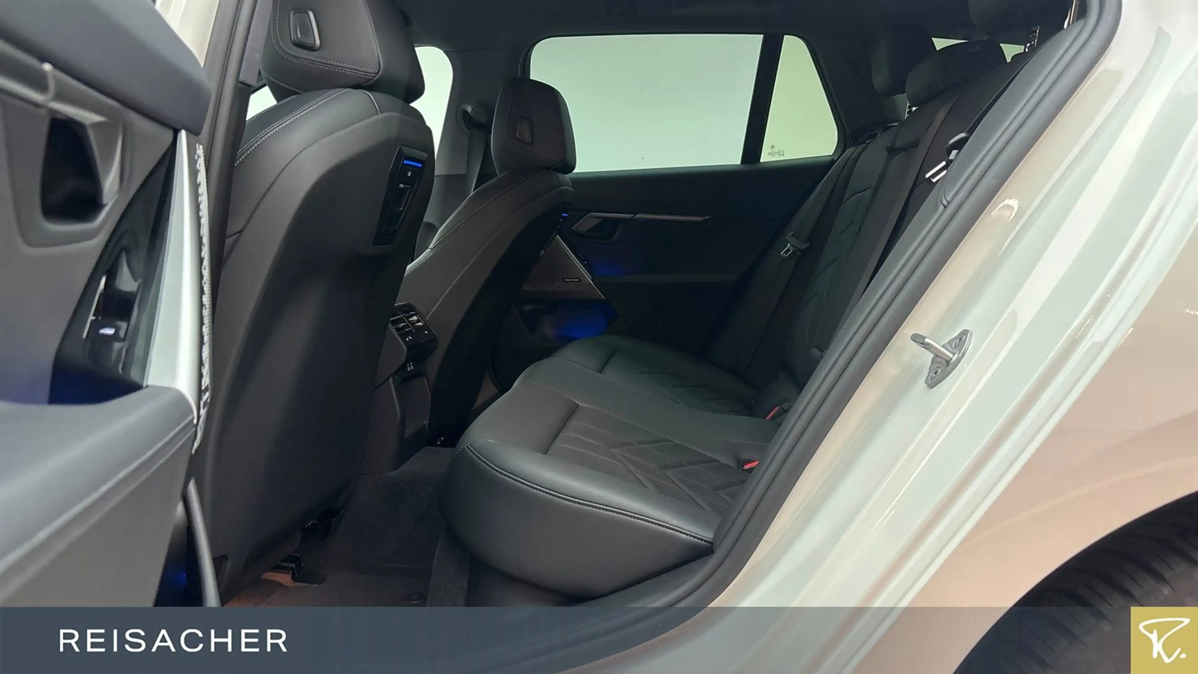 BMW i5 eDrive40 AHK,LCProf,H&K,DrAProf,ParkAs+,Iconi — photo 8