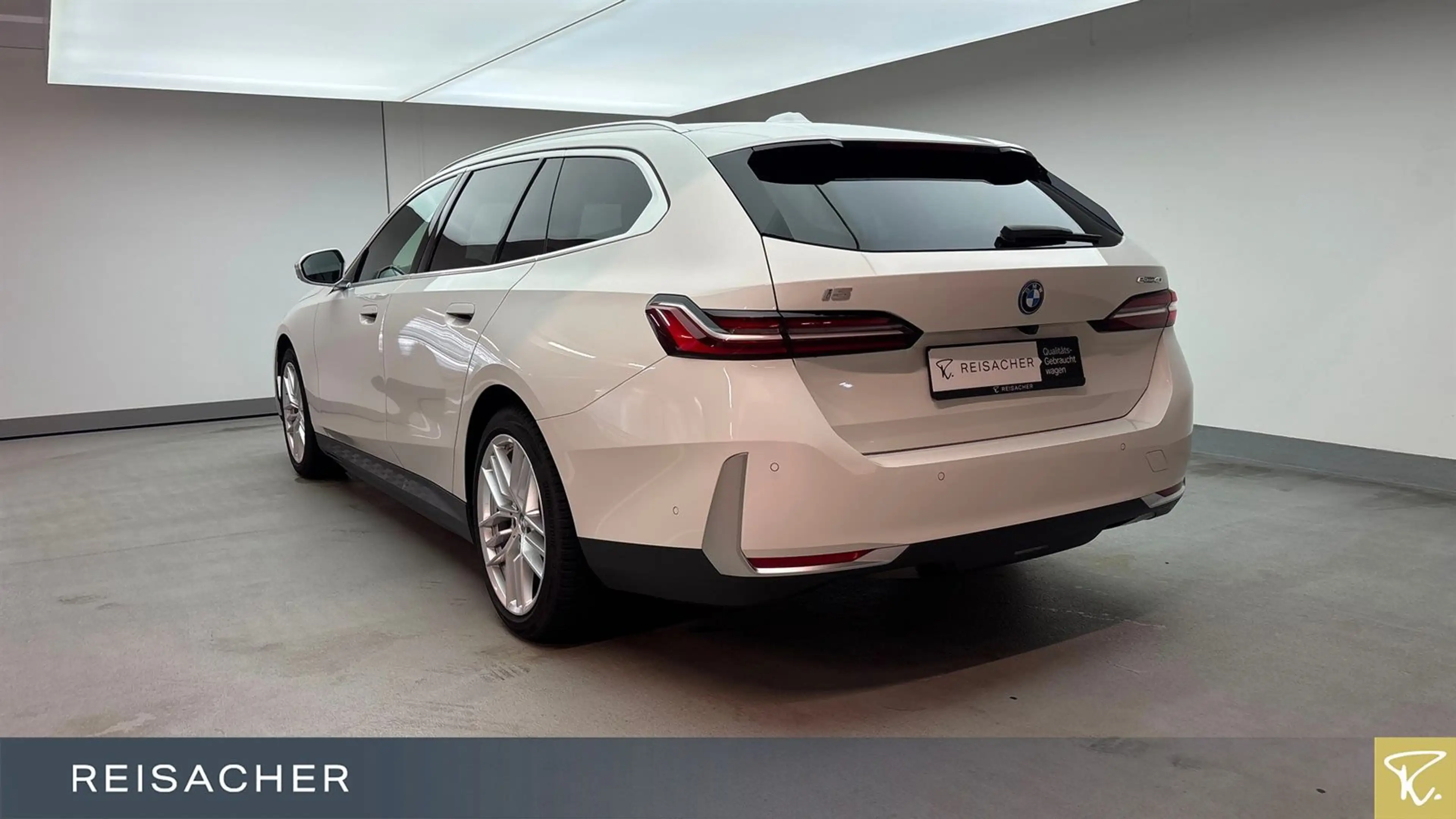 BMW i5 eDrive40 AHK,LCProf,H&K,DrAProf,ParkAs+,Iconi — photo 2
