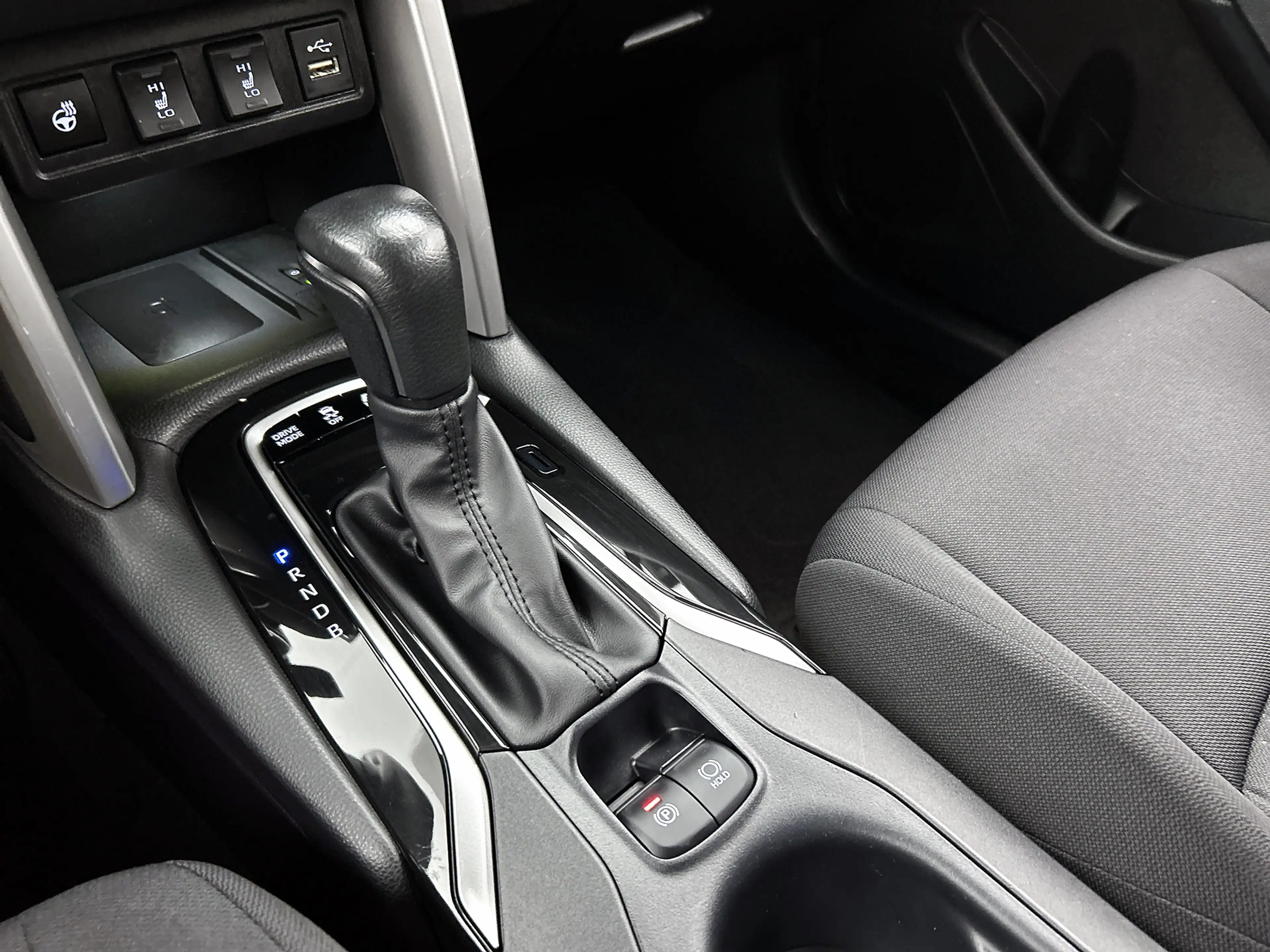 Toyota Corolla Cross 2.0 High Power Hybrid First Edition | Stoel en stu — photo 11