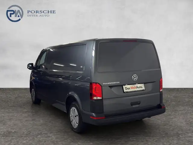 Volkswagen Transporter view 4