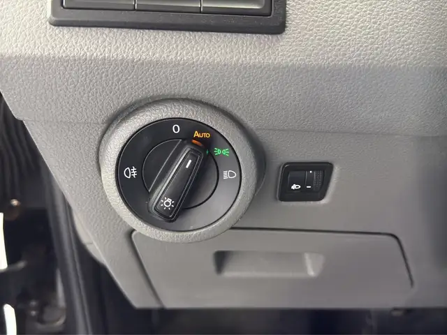 Volkswagen Transporter view 10