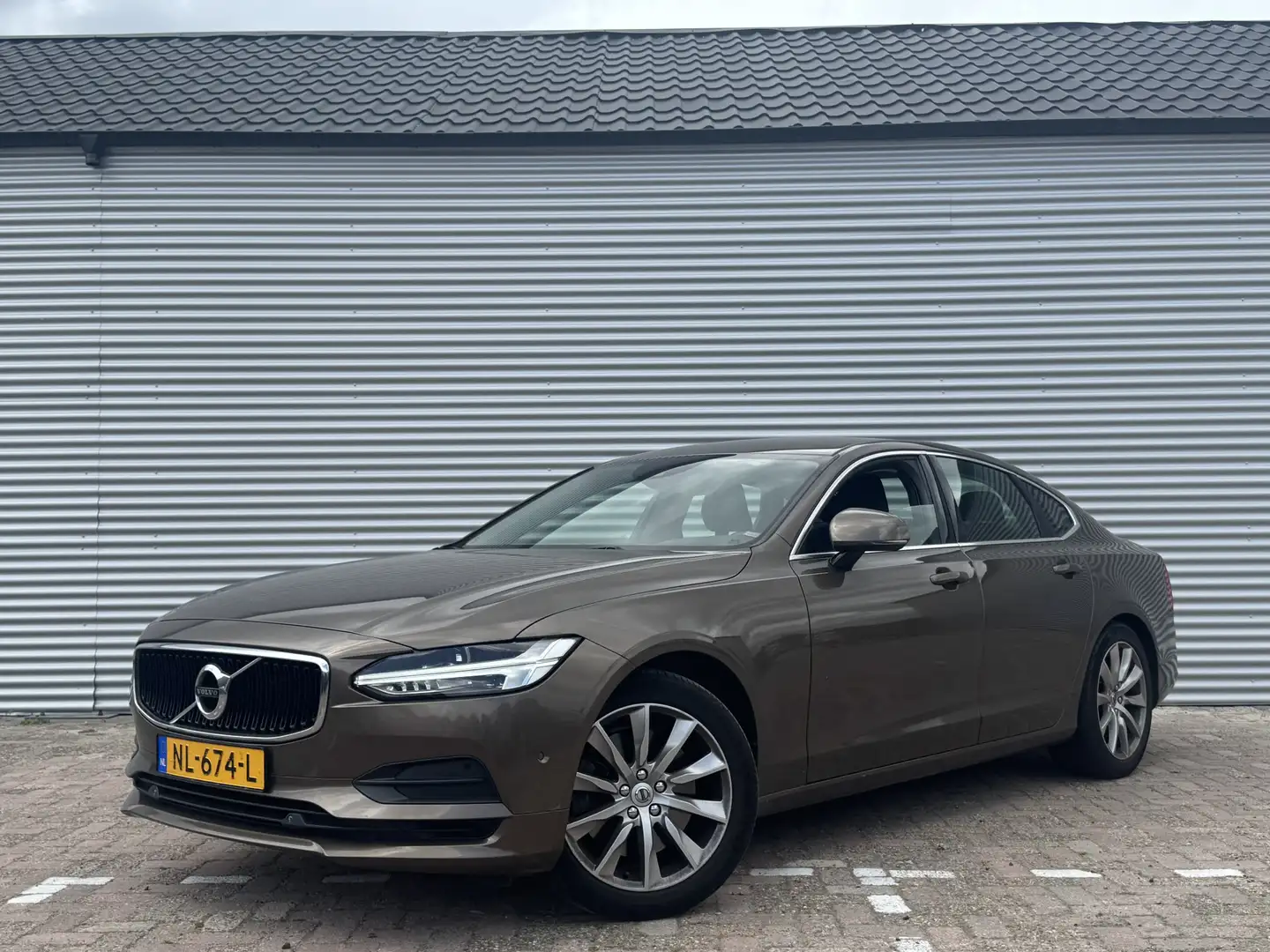 Volvo S90 2.0 T5 Momentum | Nieuw Binnen! | Automaat | ACC | Bruin - 1