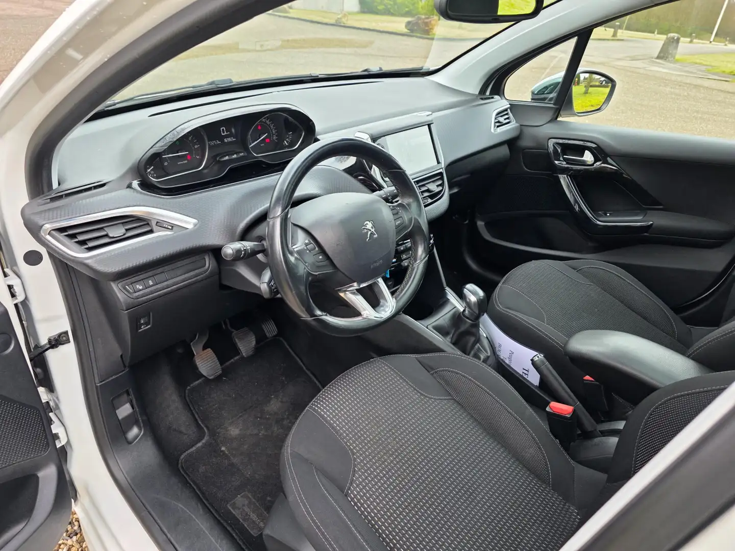 Peugeot 208 1.2 PureTech Allure AIRCO/cruise/PANORAMA Weiß - 2