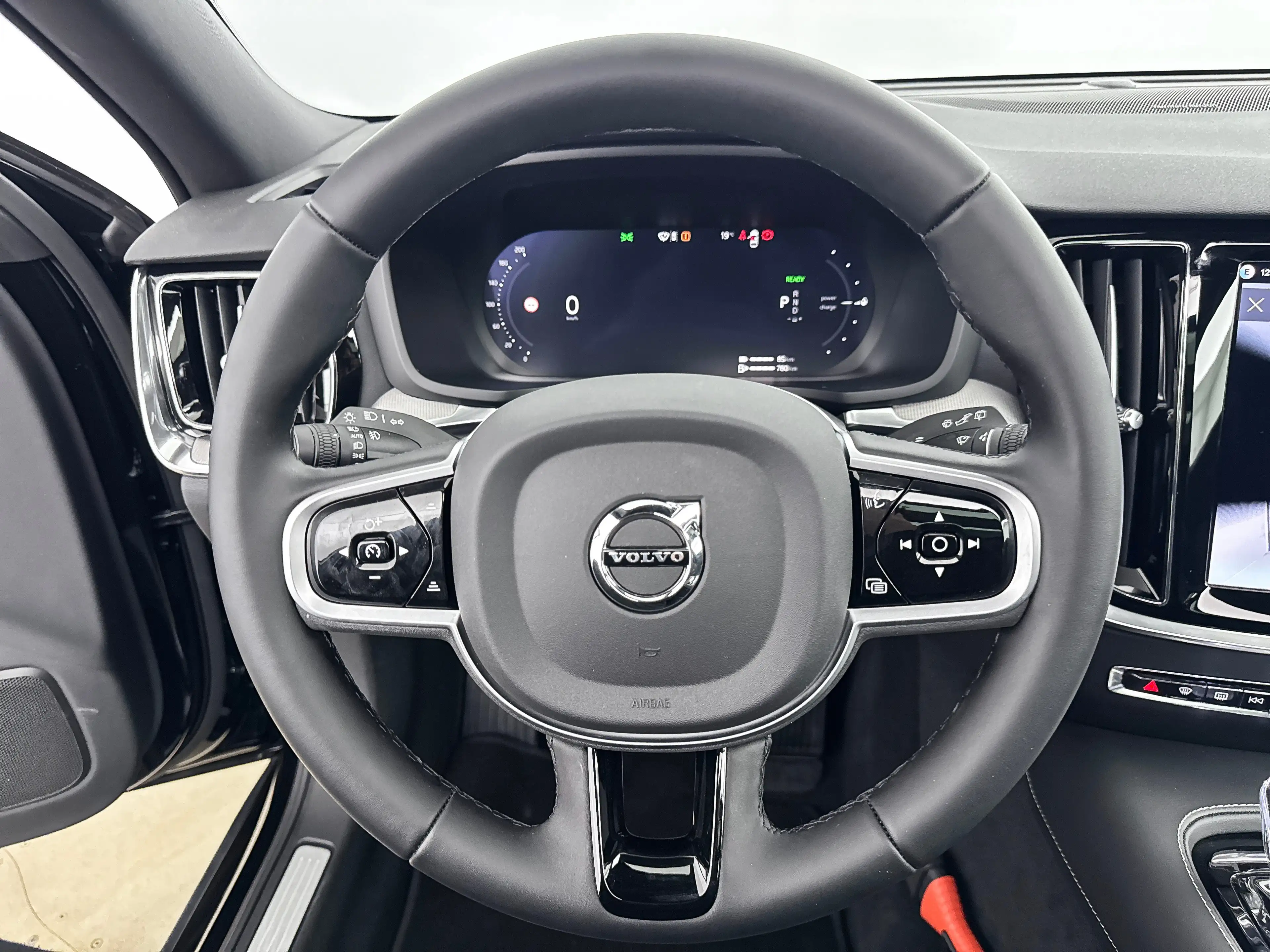 Volvo V60 T8 Recharge Plus Dark | 18" | Panoramadak | Head-U — photo 9