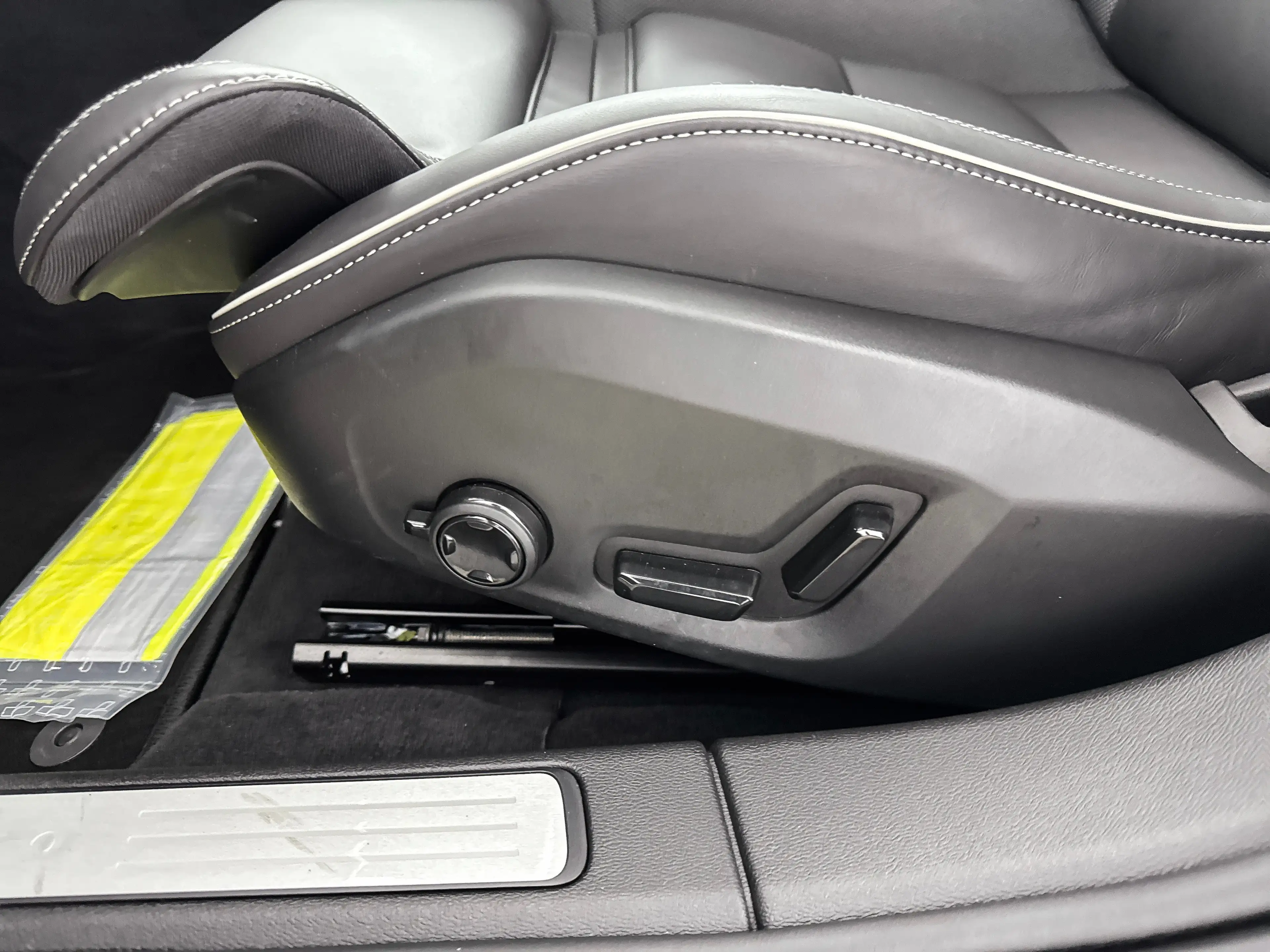 Volvo V60 T8 Recharge Plus Dark | 18" | Panoramadak | Head-U — photo 26