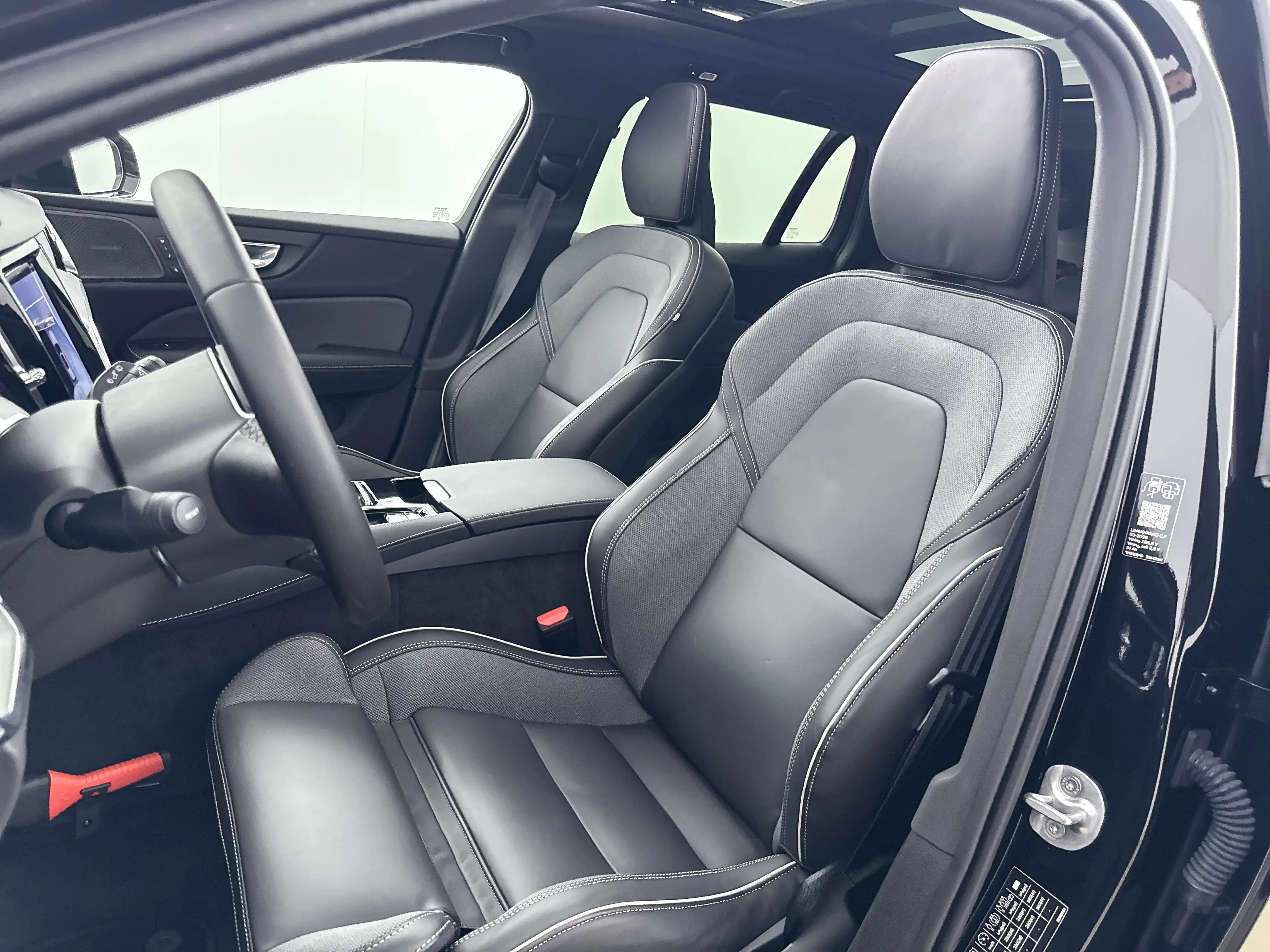 Volvo V60 T8 Recharge Plus Dark | 18" | Panoramadak | Head-U — photo 33