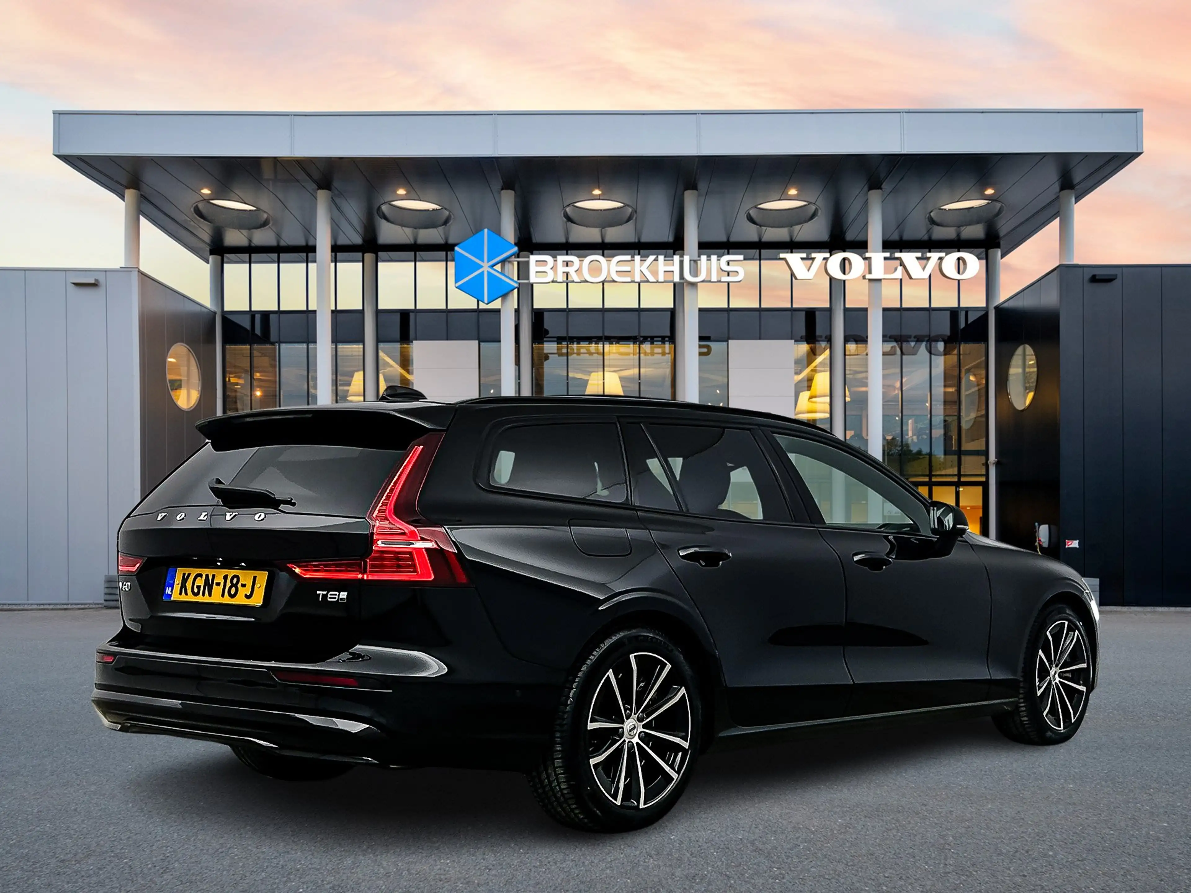 Volvo V60 T8 Recharge Plus Dark | 18" | Panoramadak | Head-U — photo 3