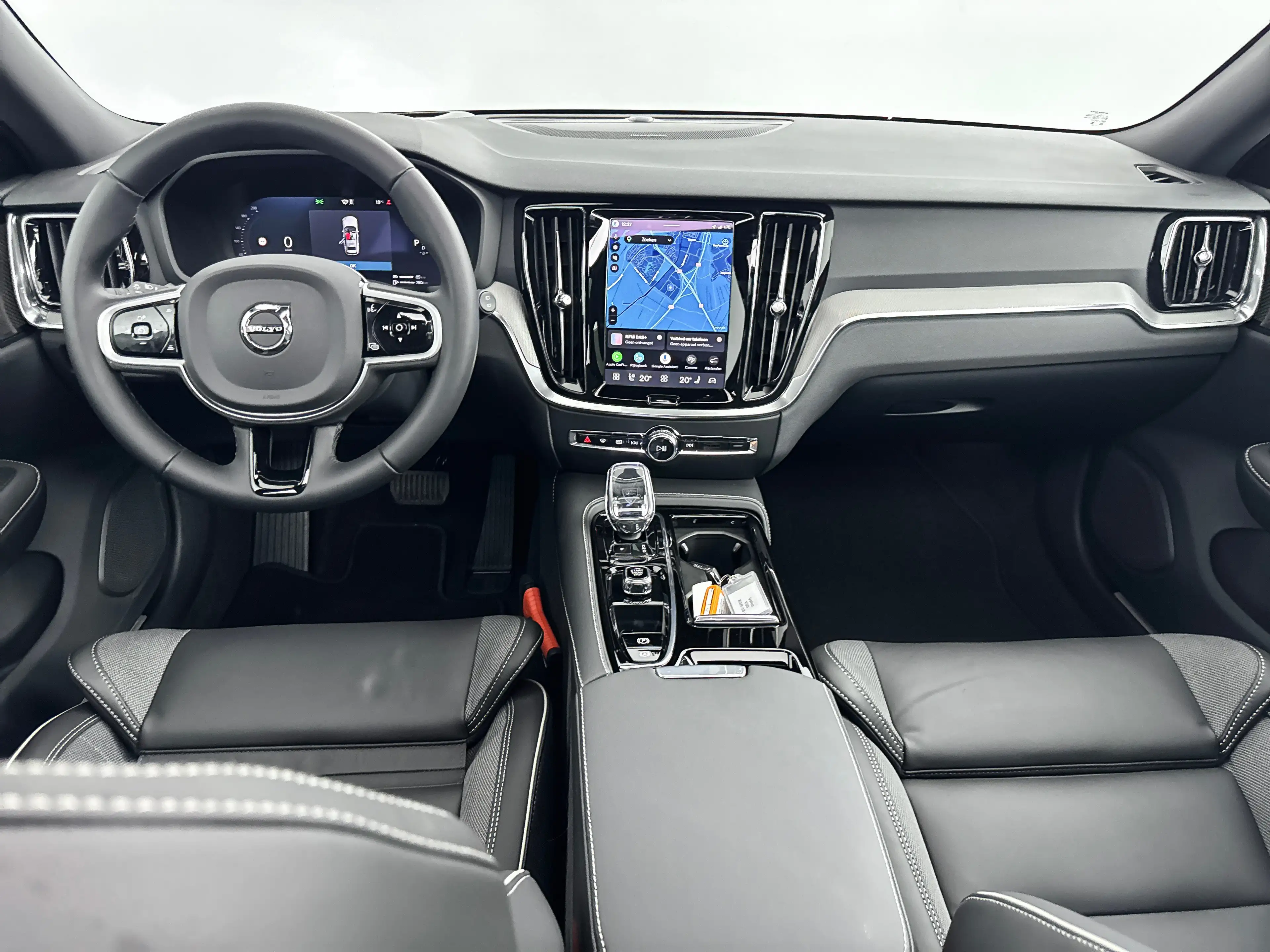 Volvo V60 T8 Recharge Plus Dark | 18" | Panoramadak | Head-U — photo 22