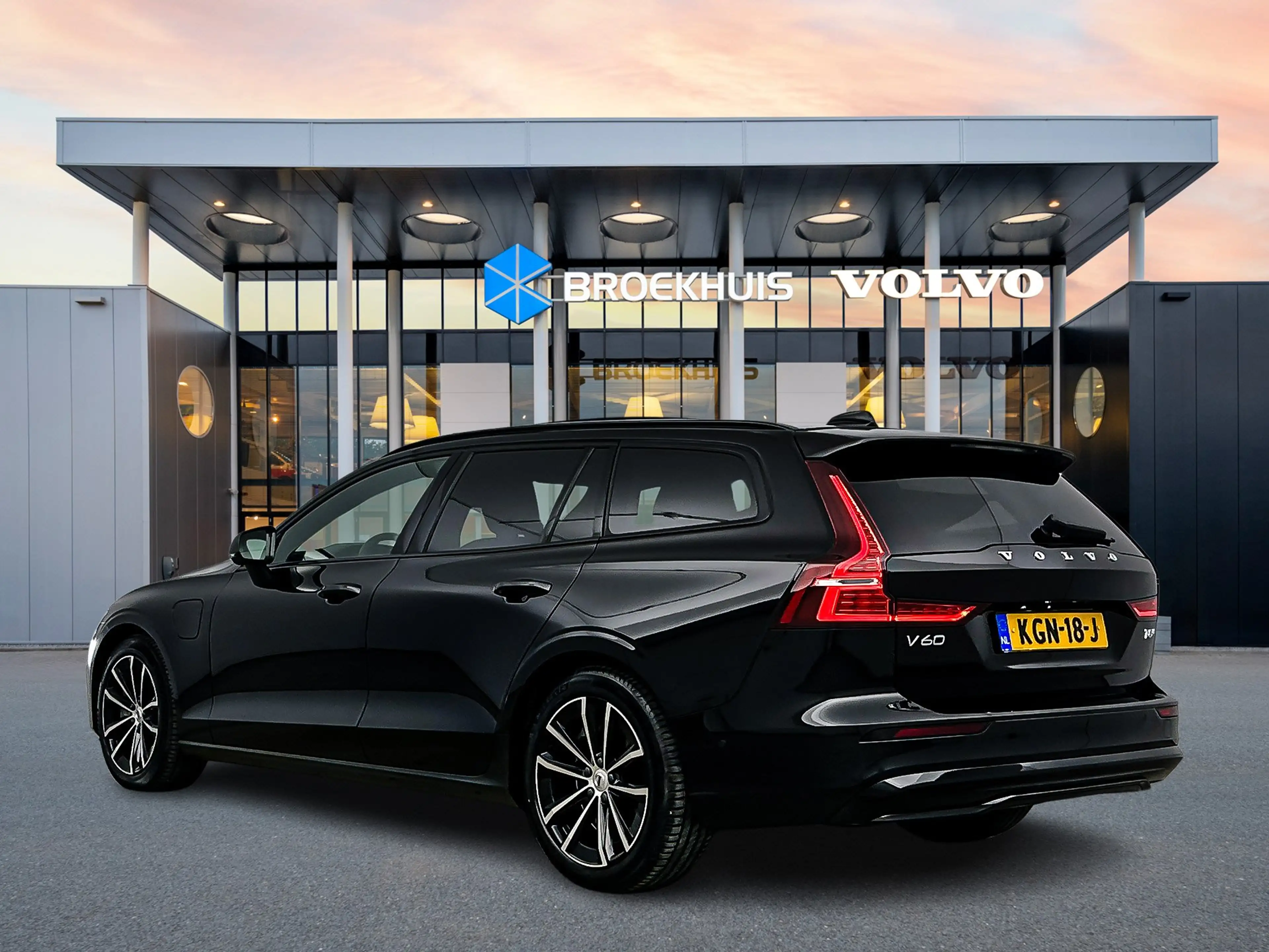 Volvo V60 T8 Recharge Plus Dark | 18" | Panoramadak | Head-U — photo 4