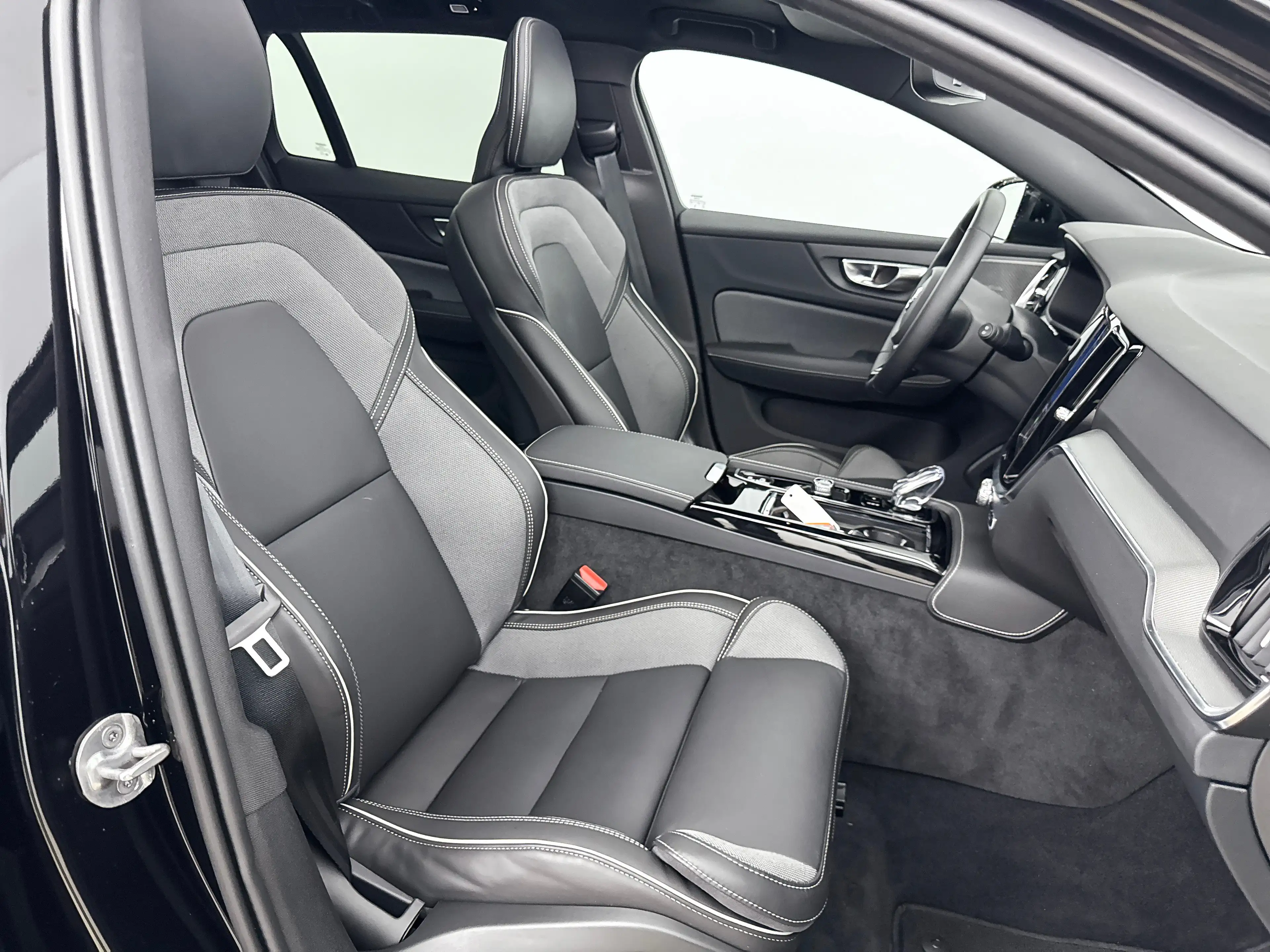 Volvo V60 T8 Recharge Plus Dark | 18" | Panoramadak | Head-U — photo 34