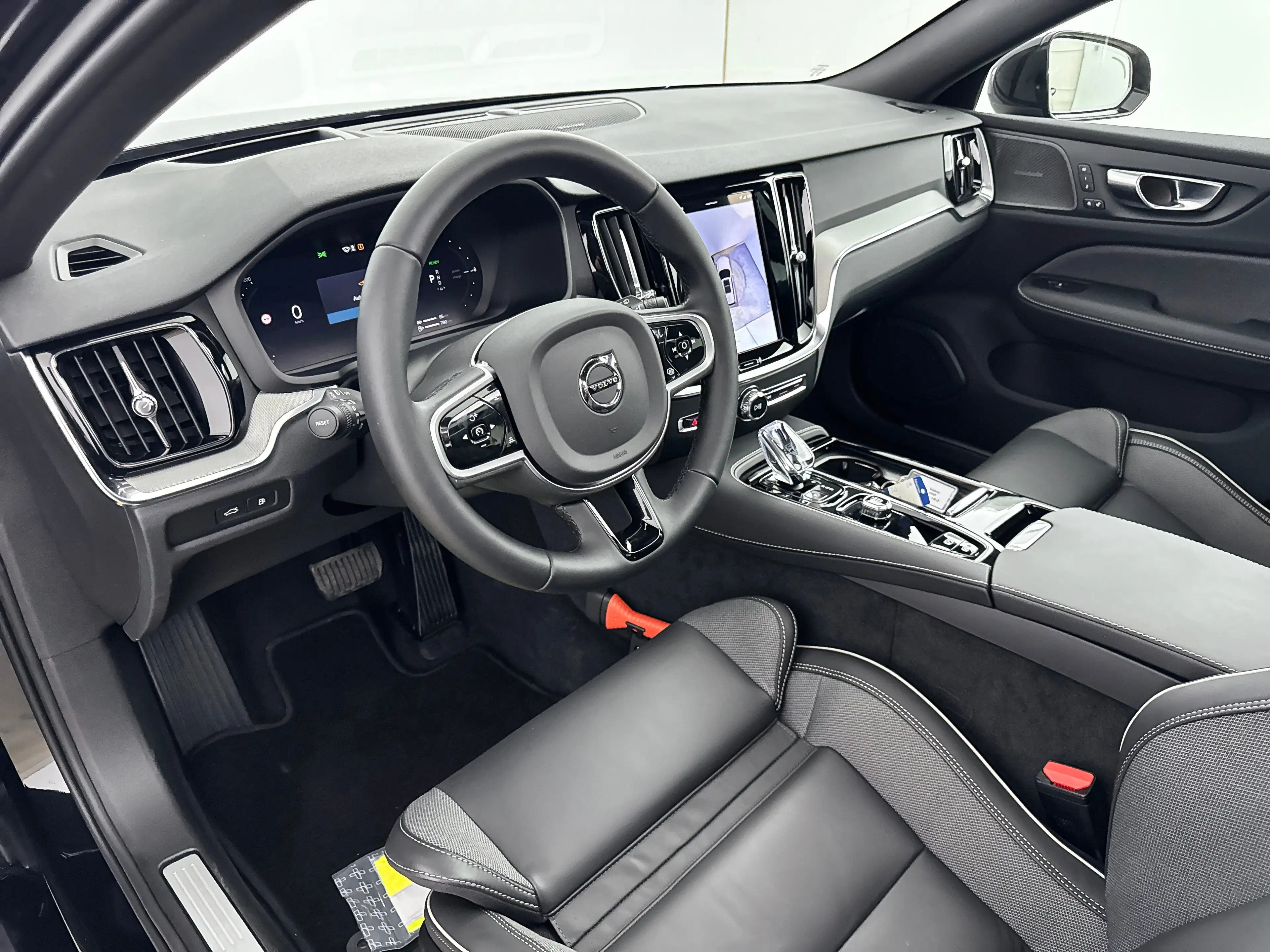 Volvo V60 T8 Recharge Plus Dark | 18" | Panoramadak | Head-U — photo 21
