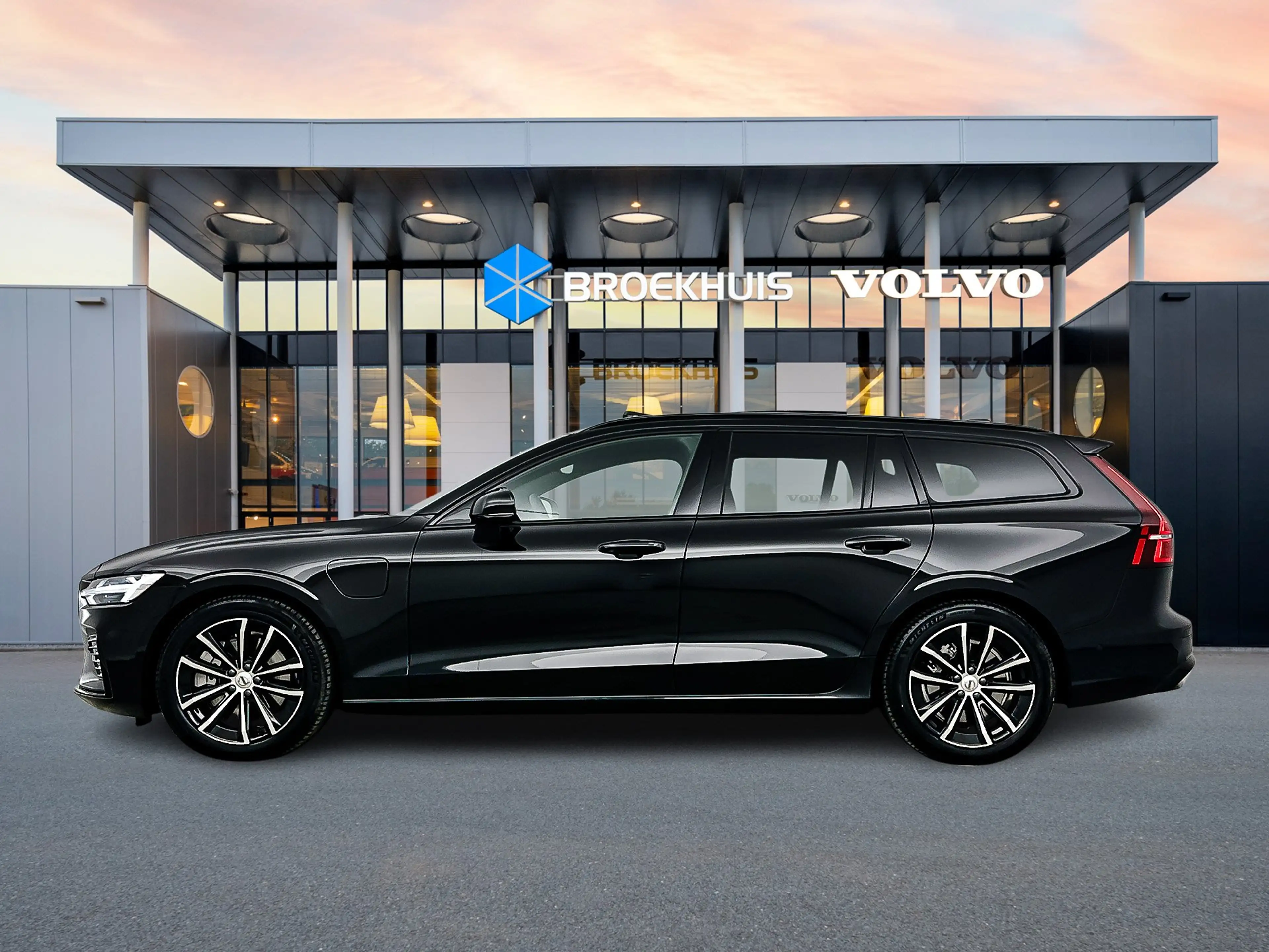 Volvo V60 T8 Recharge Plus Dark | 18" | Panoramadak | Head-U — photo 8