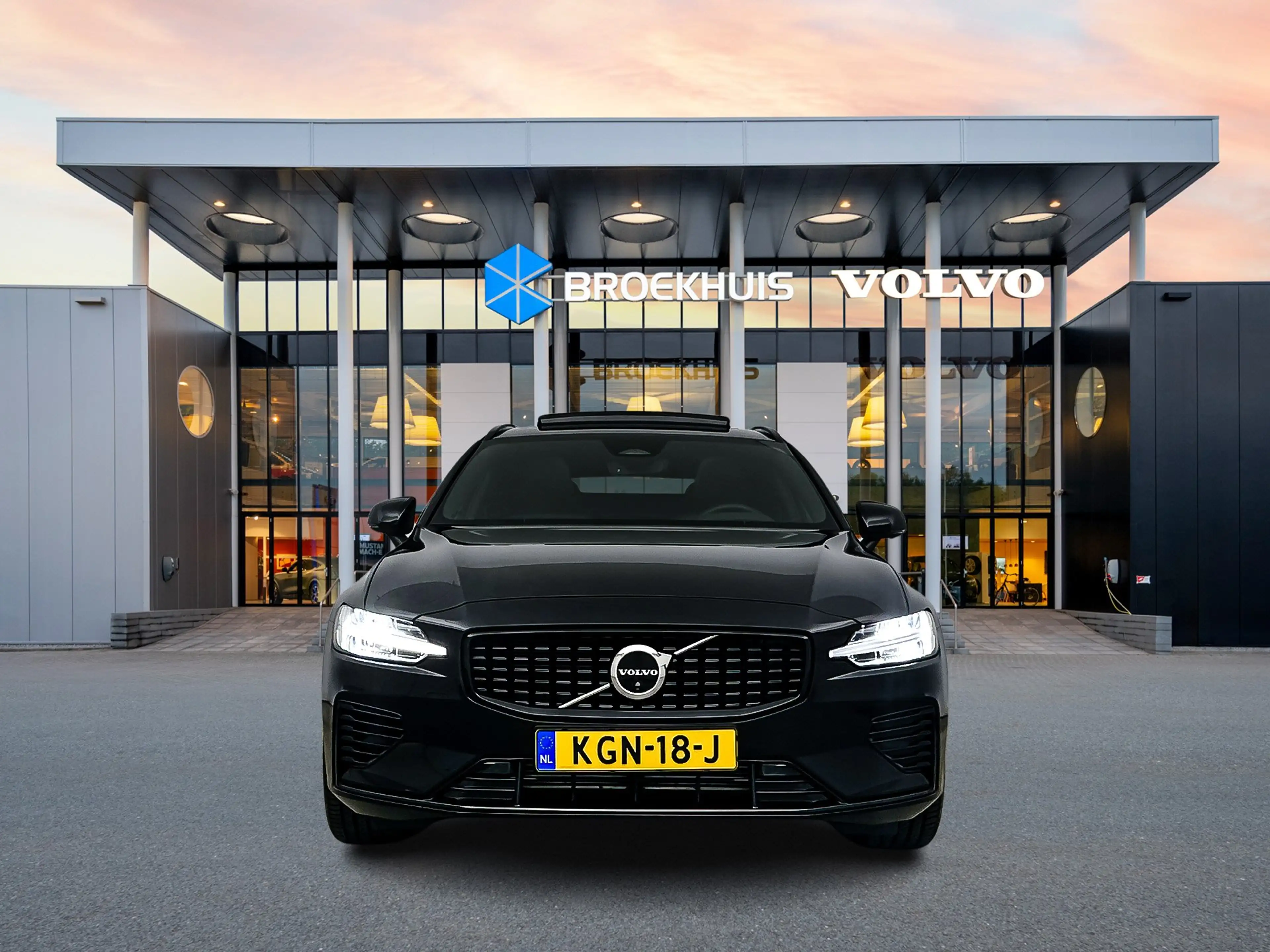 Volvo V60 T8 Recharge Plus Dark | 18" | Panoramadak | Head-U — photo 5