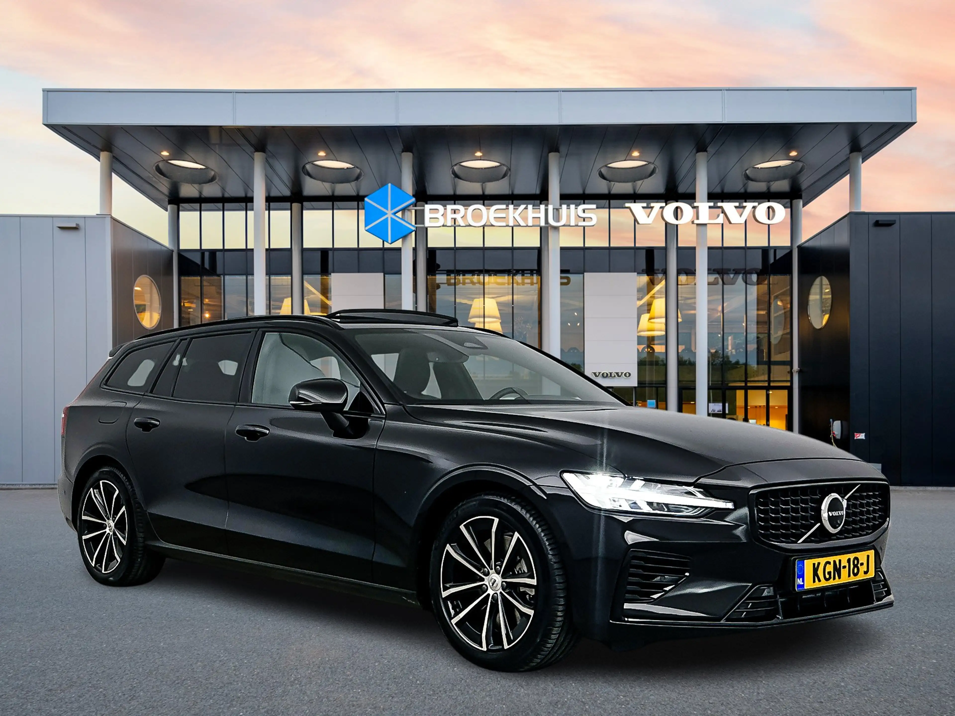 Volvo V60 T8 Recharge Plus Dark | 18" | Panoramadak | Head-U — photo 2