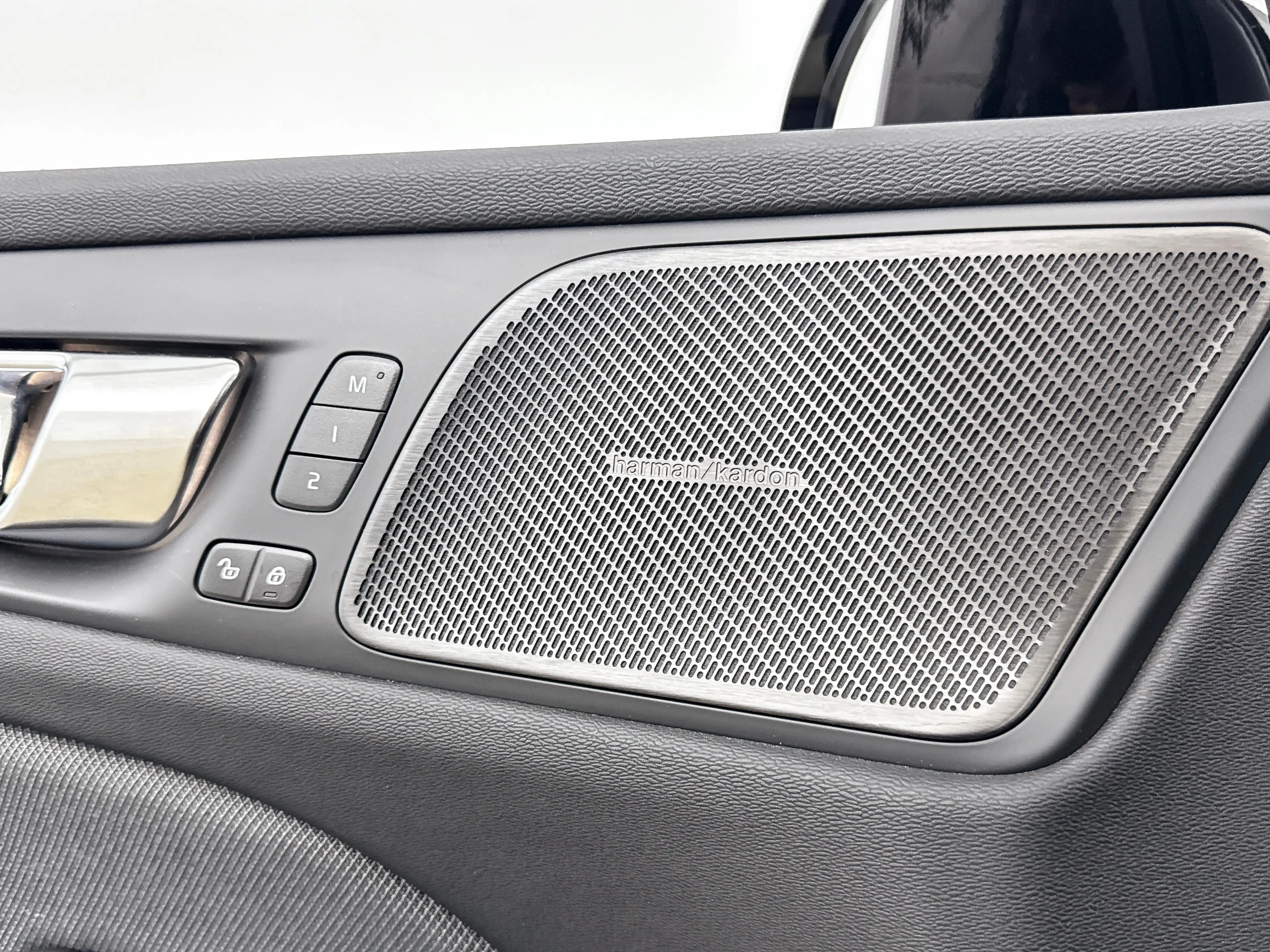 Volvo V60 T8 Recharge Plus Dark | 18" | Panoramadak | Head-U — photo 14