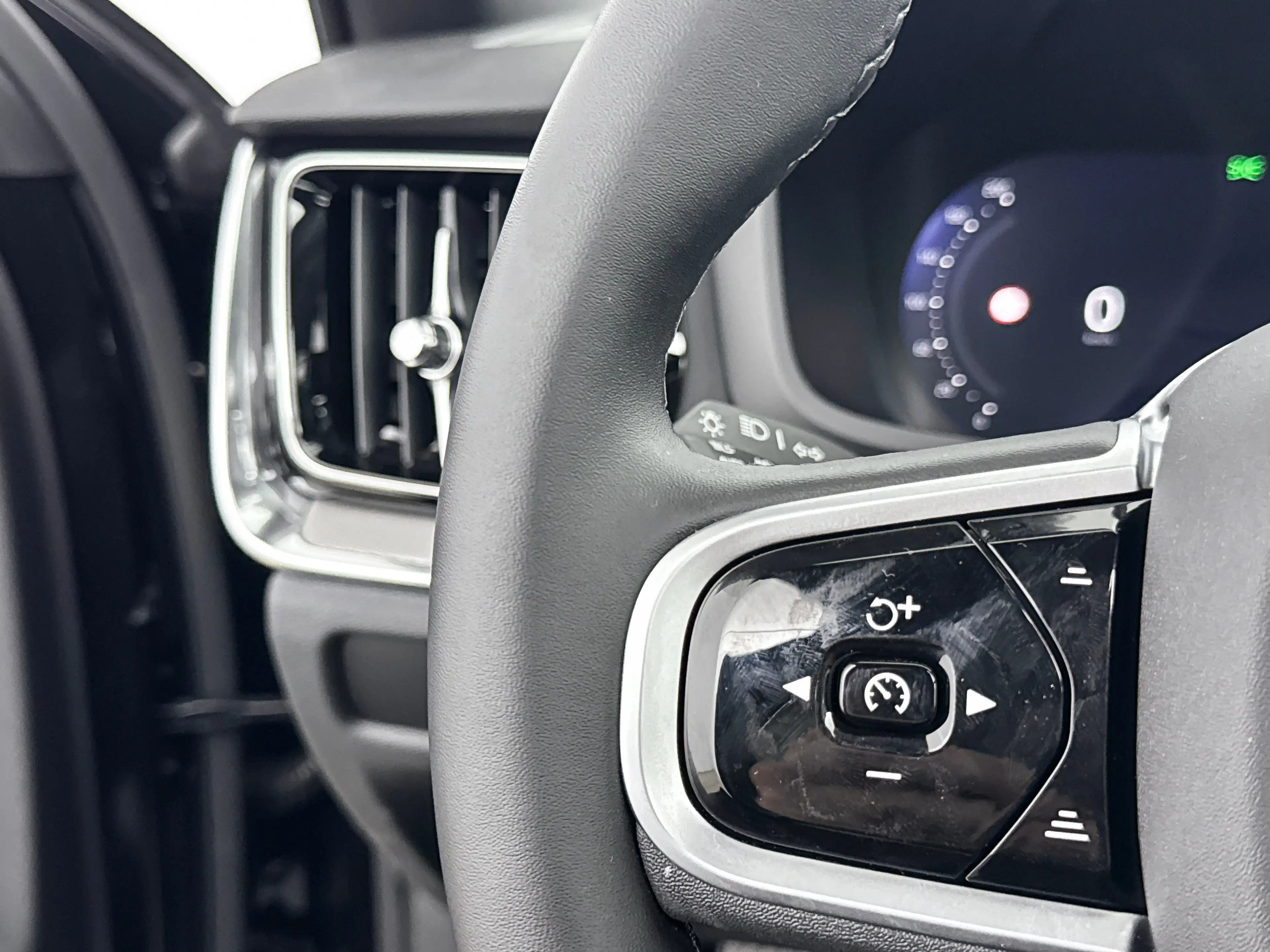 Volvo V60 T8 Recharge Plus Dark | 18" | Panoramadak | Head-U — photo 11