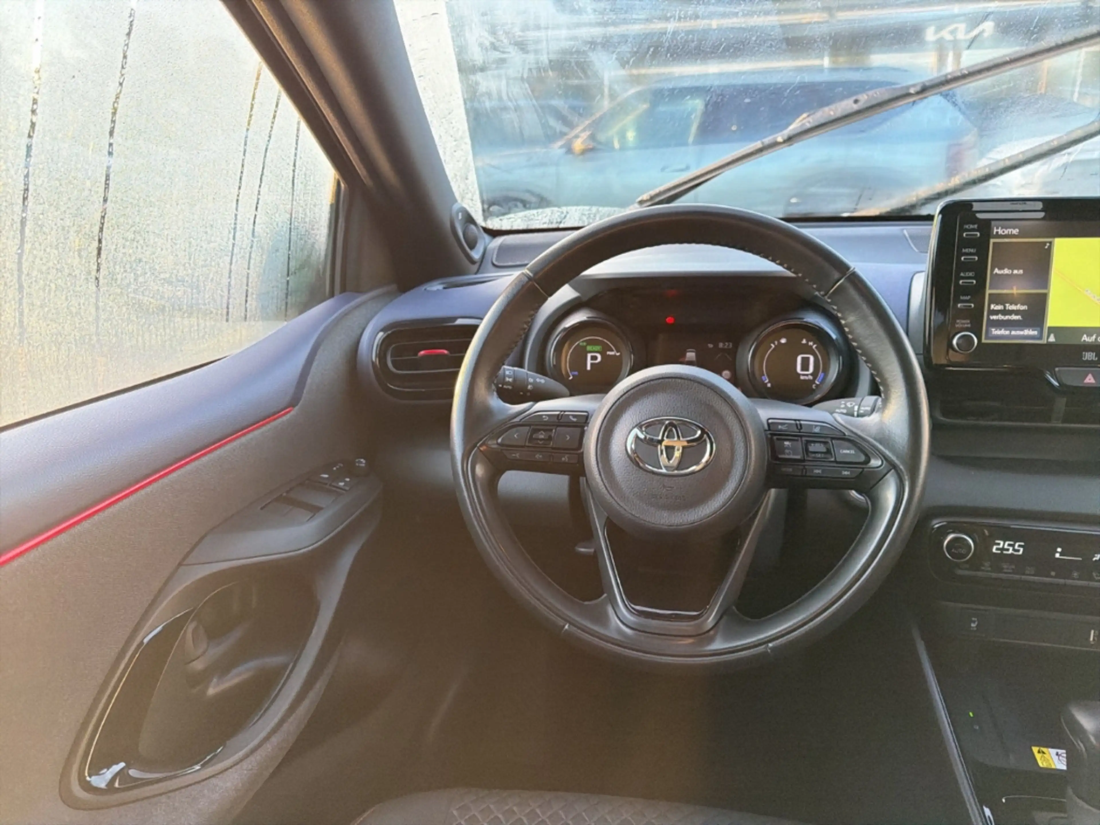 Toyota Yaris Hybrid Tokyo Pop-Out HUD Navi Digitales Cockpit So — photo 13