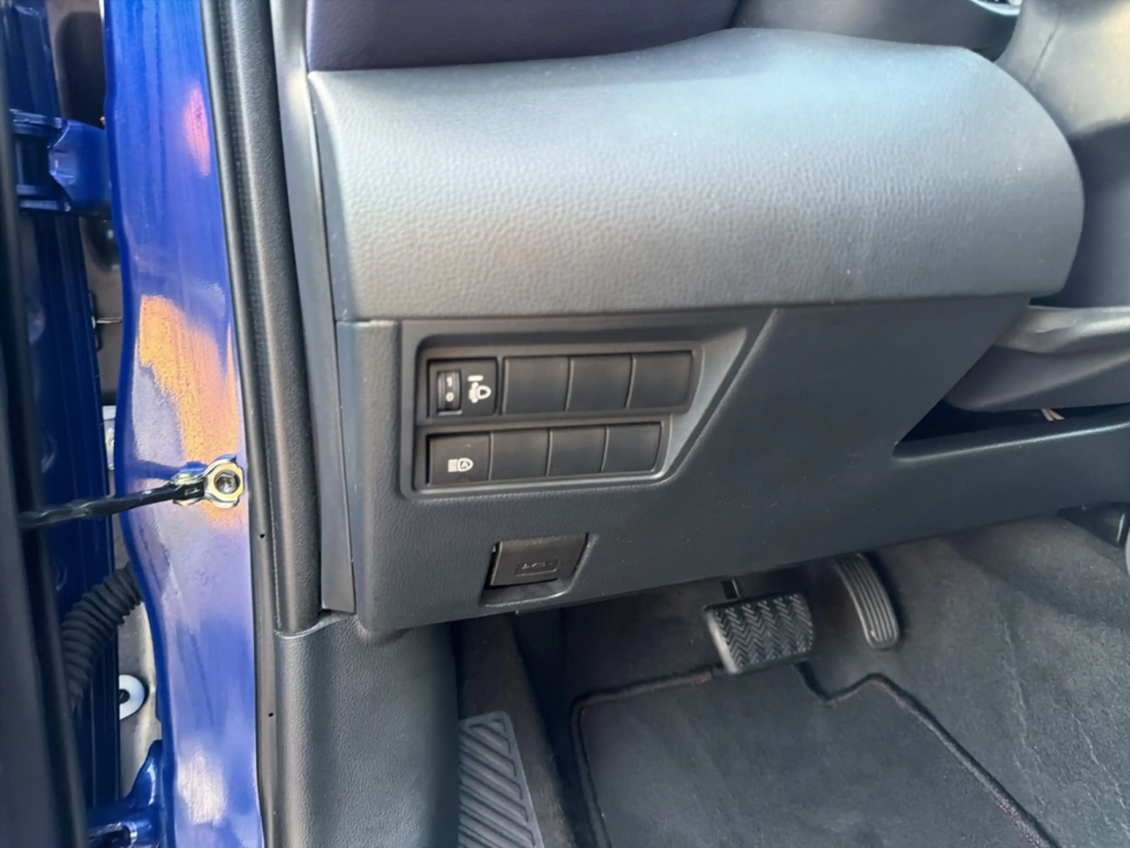 Toyota Yaris Hybrid Tokyo Pop-Out HUD Navi Digitales Cockpit So — photo 10