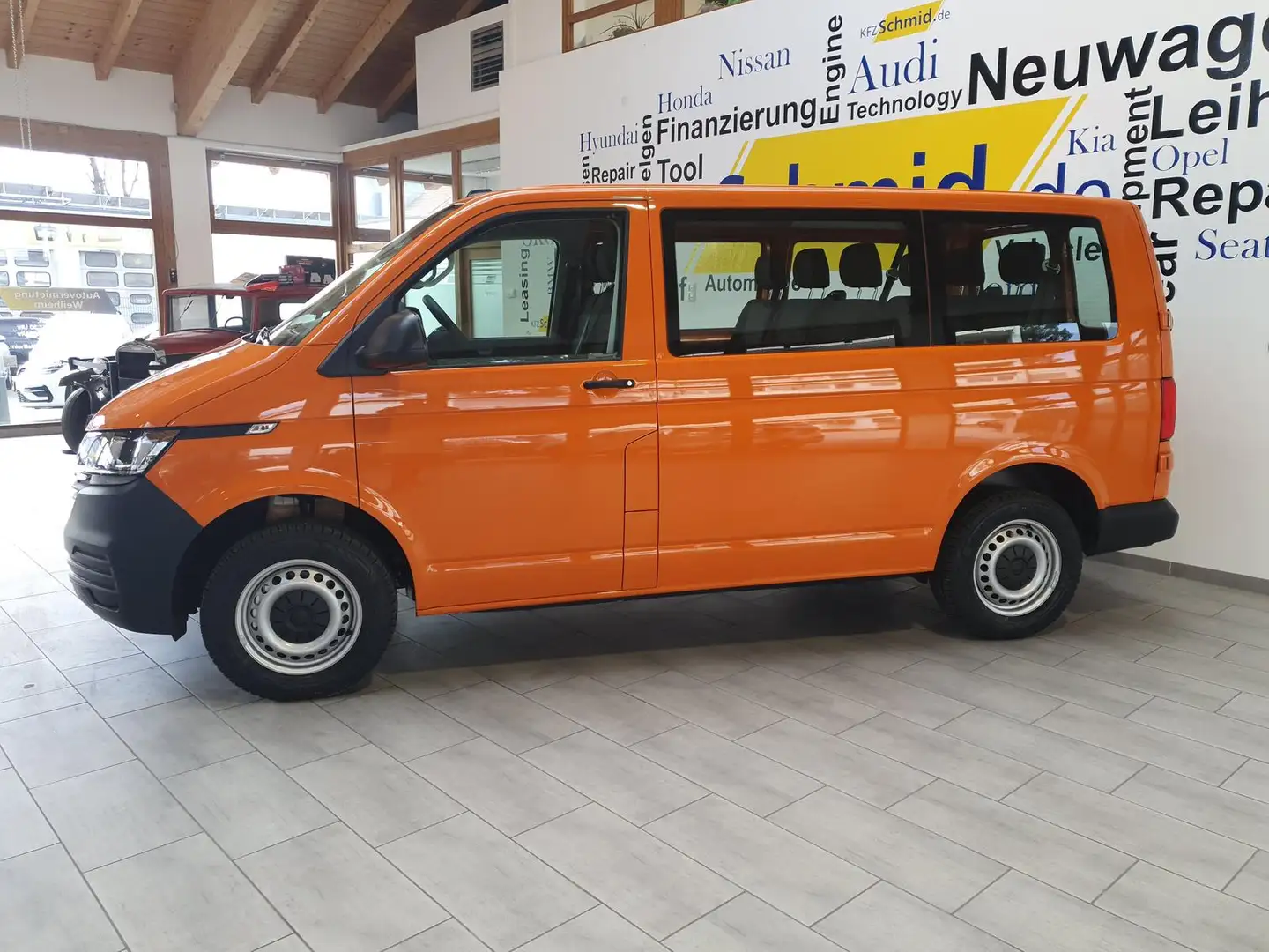 Volkswagen T6.1 Transporter 2.0 TDI Kombi * 9-Sitze * Oranje - 2